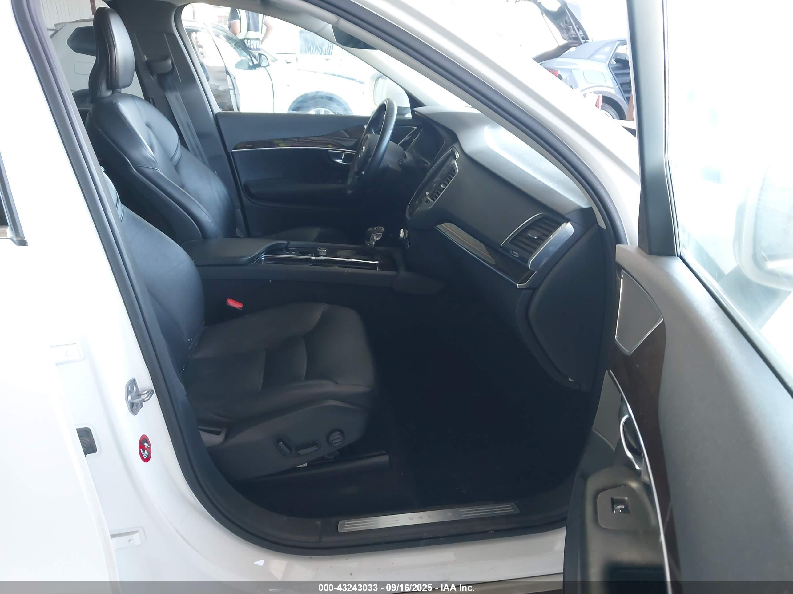 VOLVO XC90 image 5