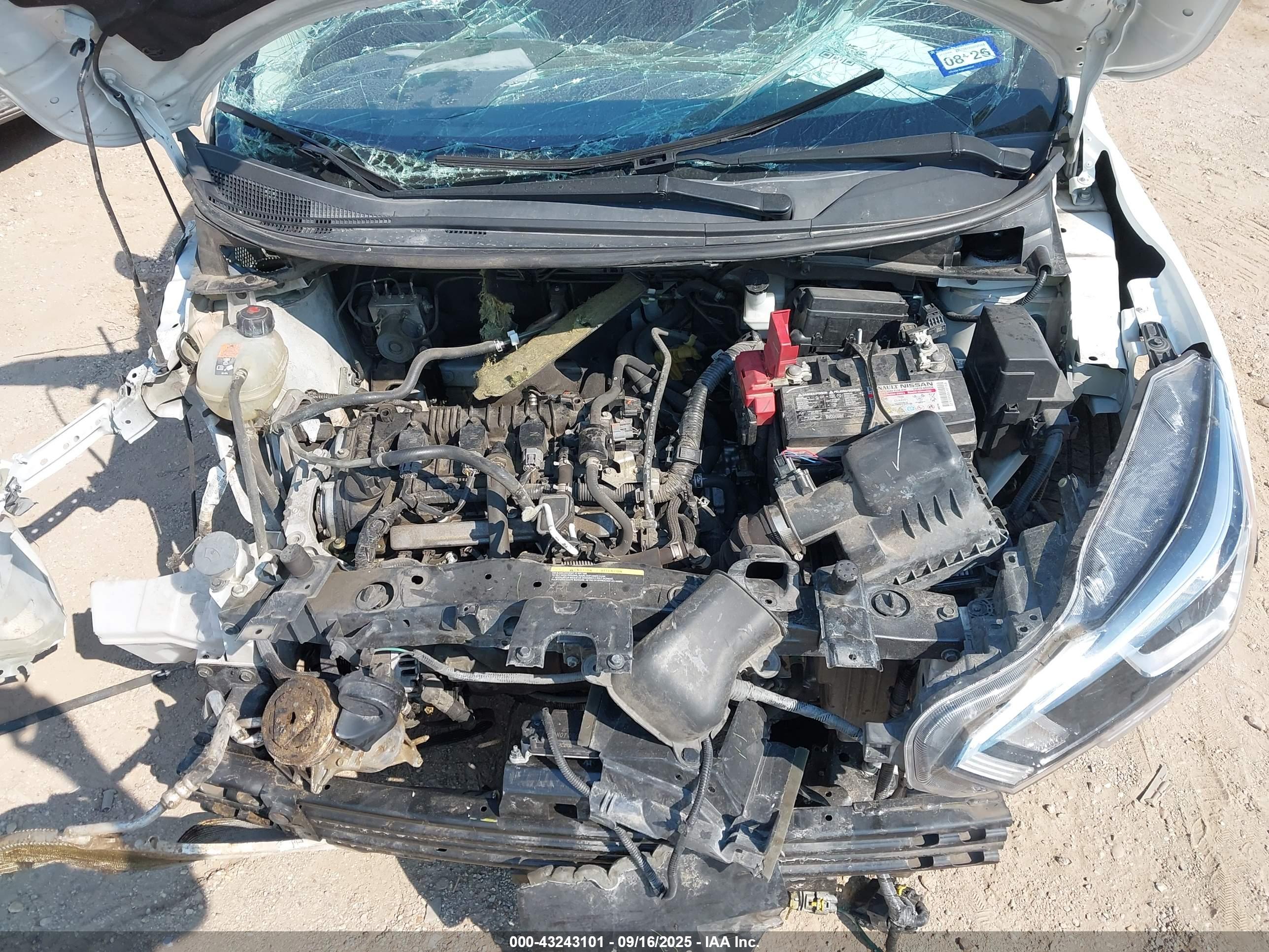 NISSAN VERSA image 10