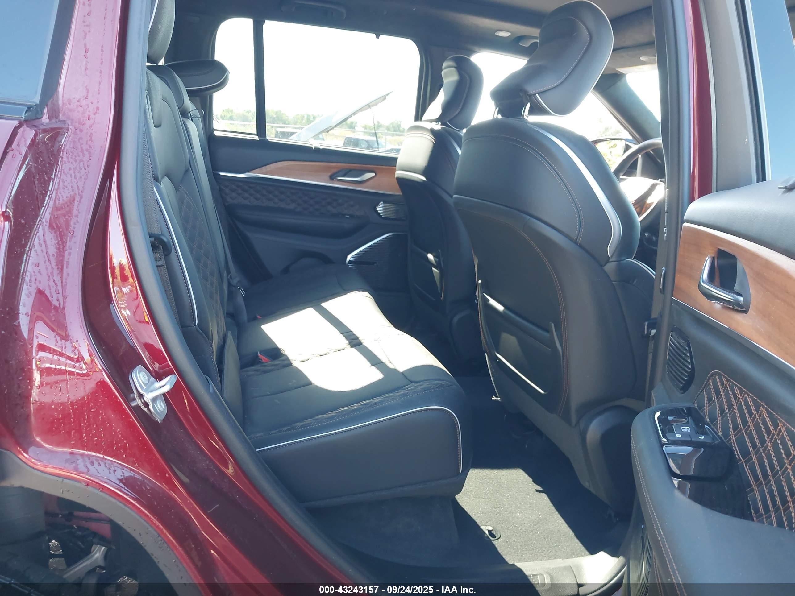 JEEP GRAND image 8