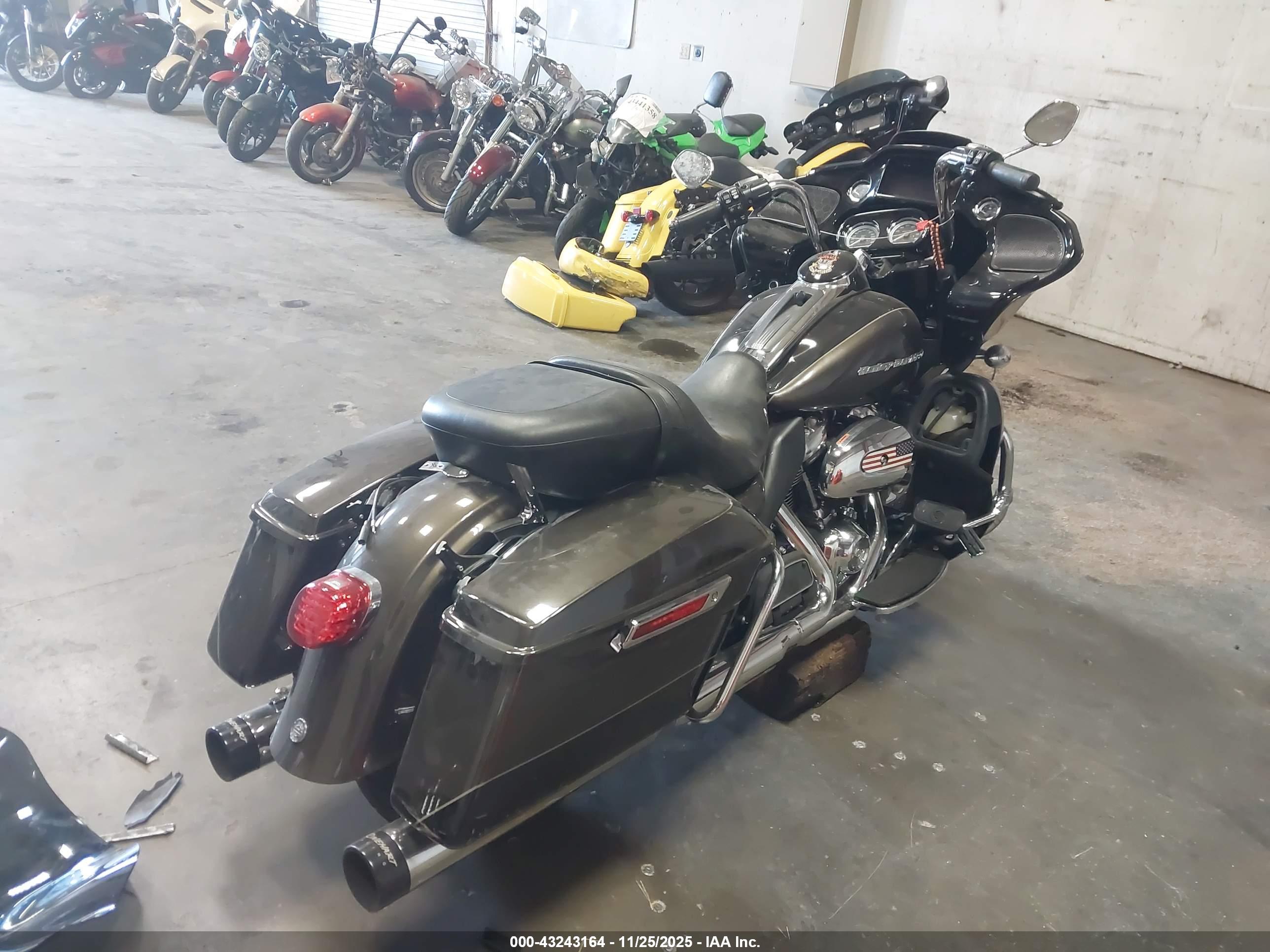 HARLEY-DAVIDSON FLTRK image 4