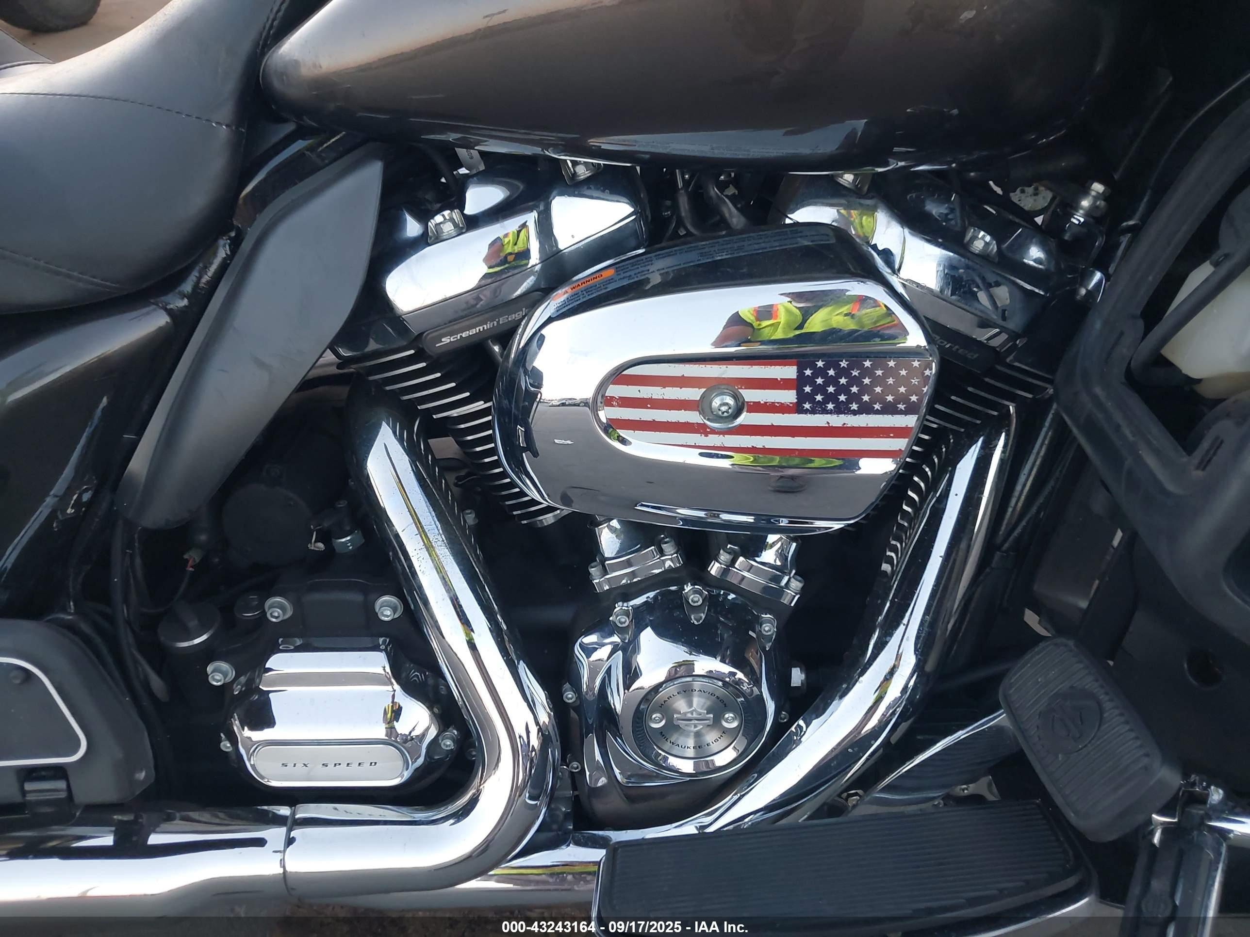 HARLEY-DAVIDSON FLTRK image 8