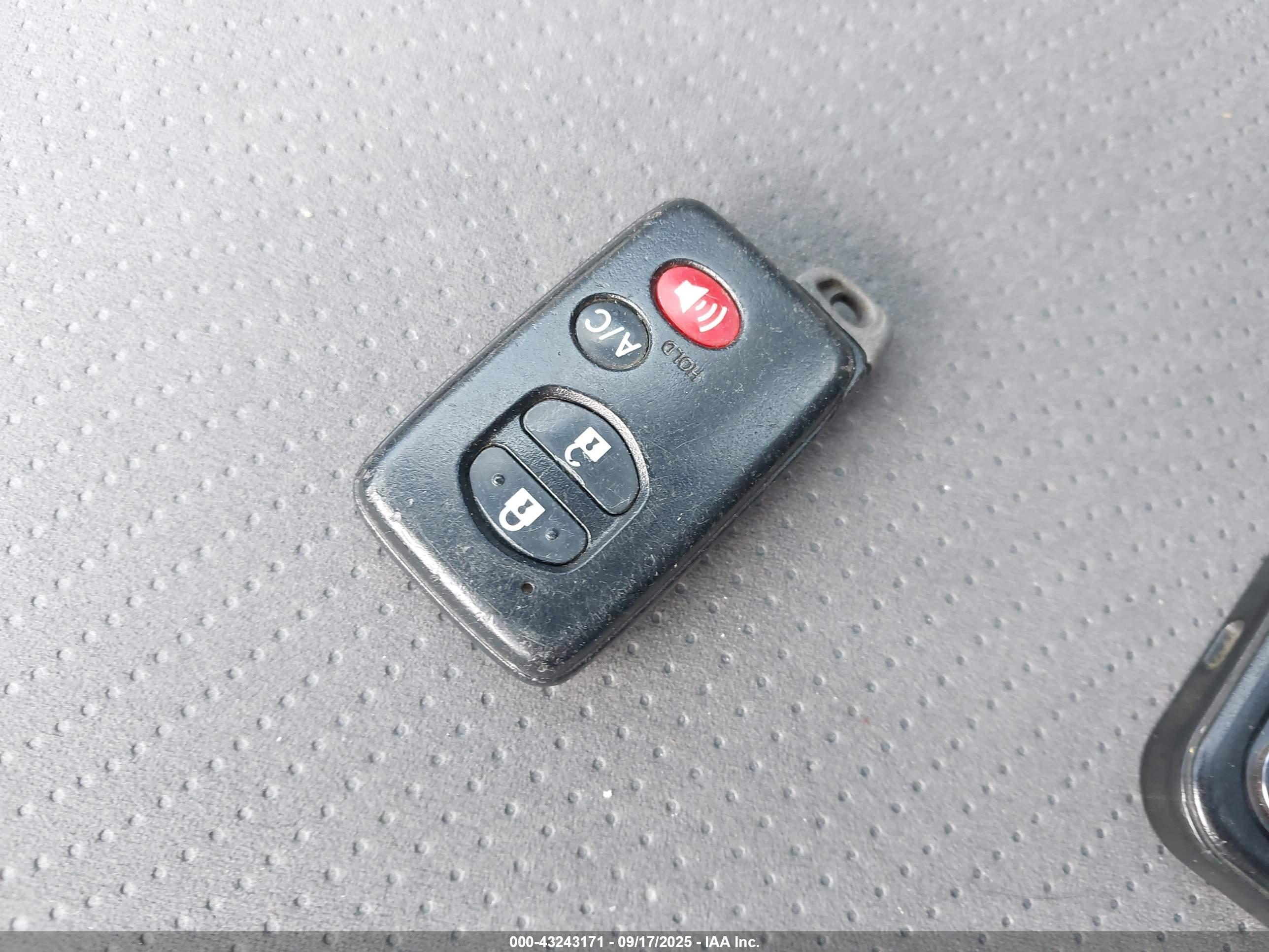 TOYOTA PRIUS image 11
