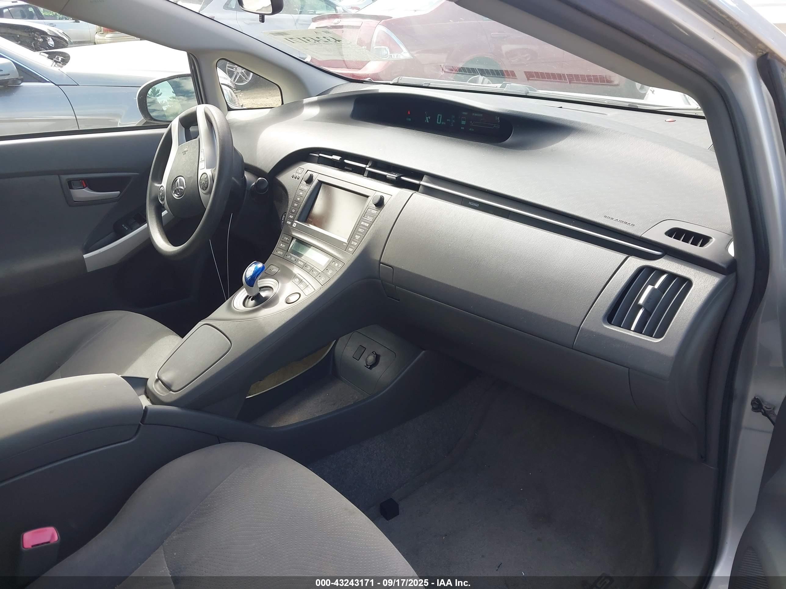 TOYOTA PRIUS image 5
