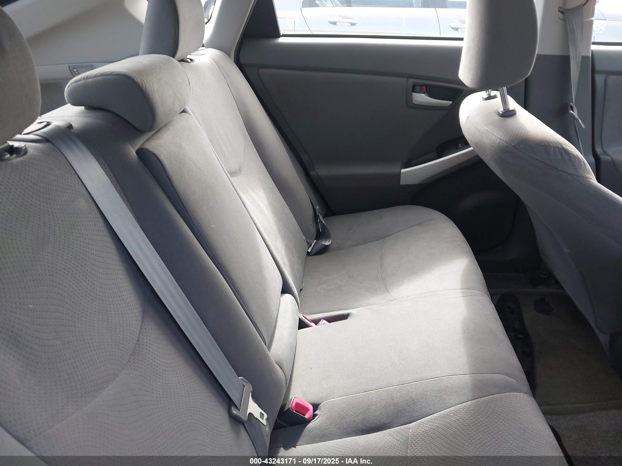 TOYOTA PRIUS image 8