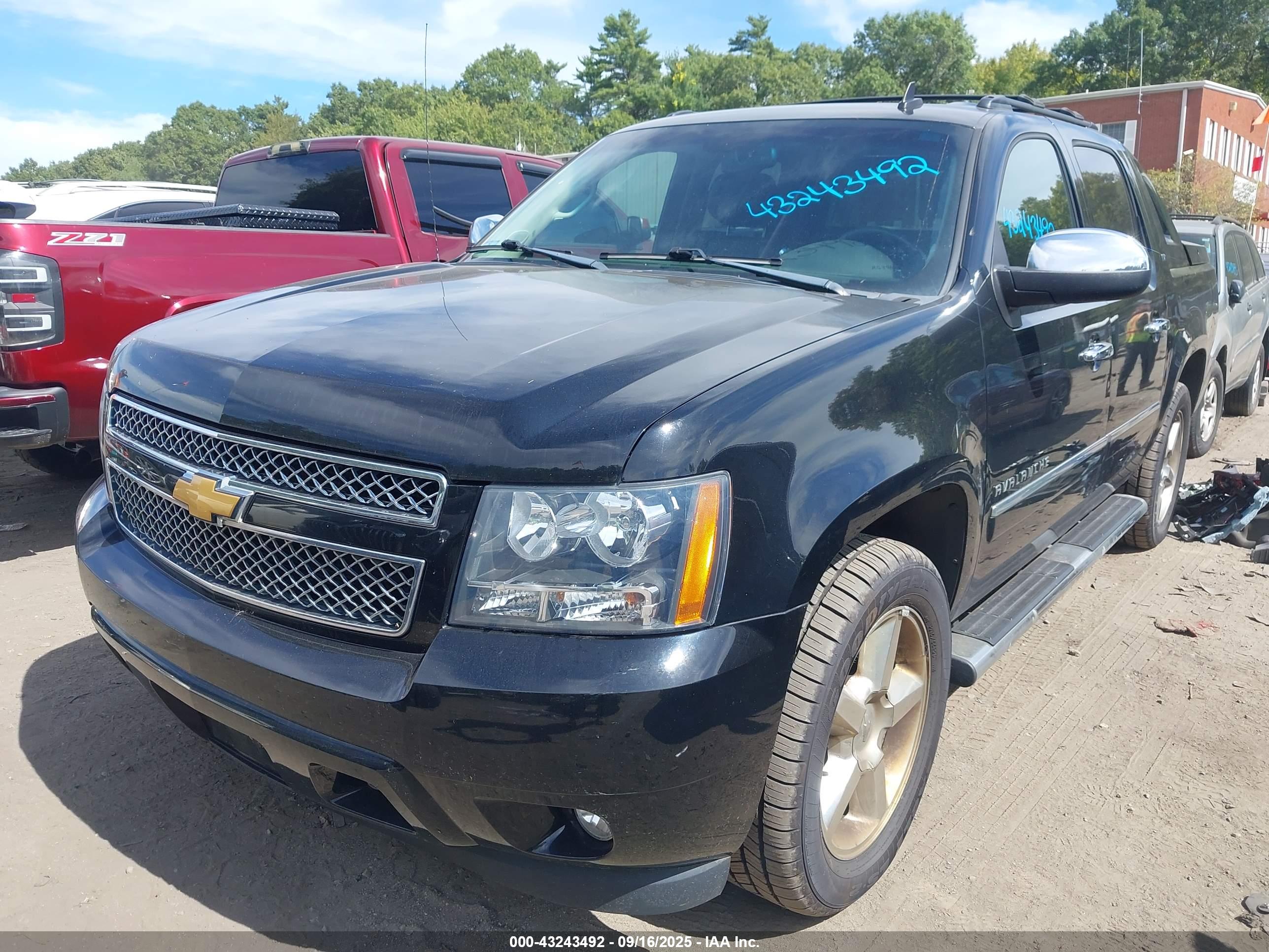 CHEVROLET AVALANCHE image 2