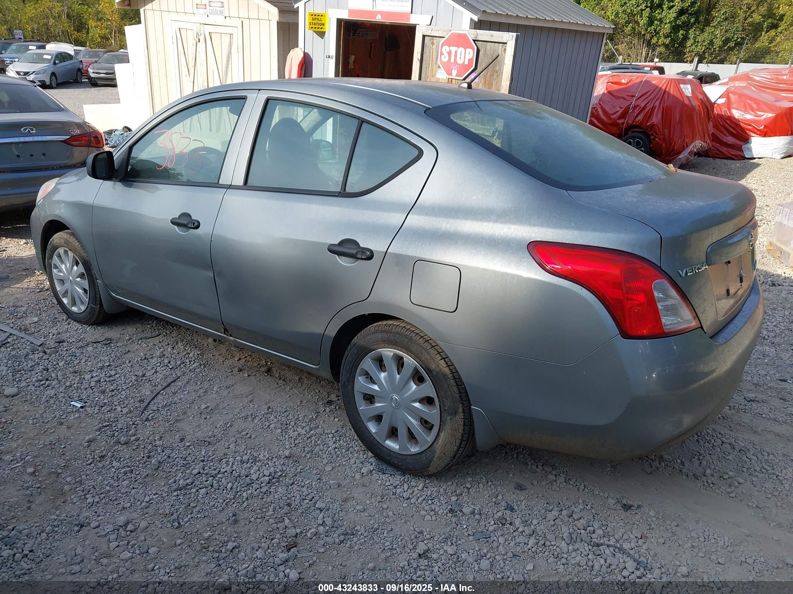 NISSAN VERSA image 3