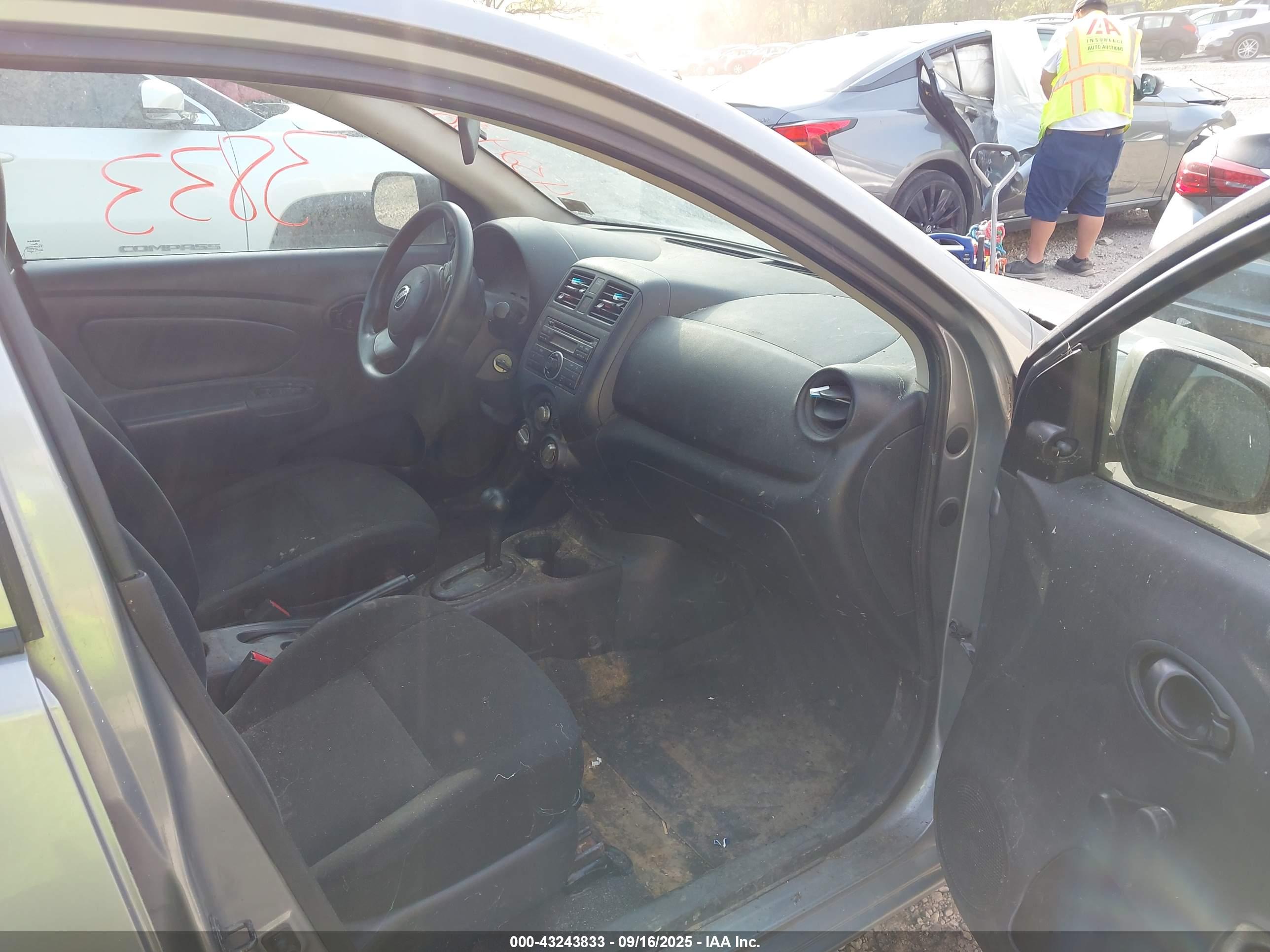 NISSAN VERSA image 5