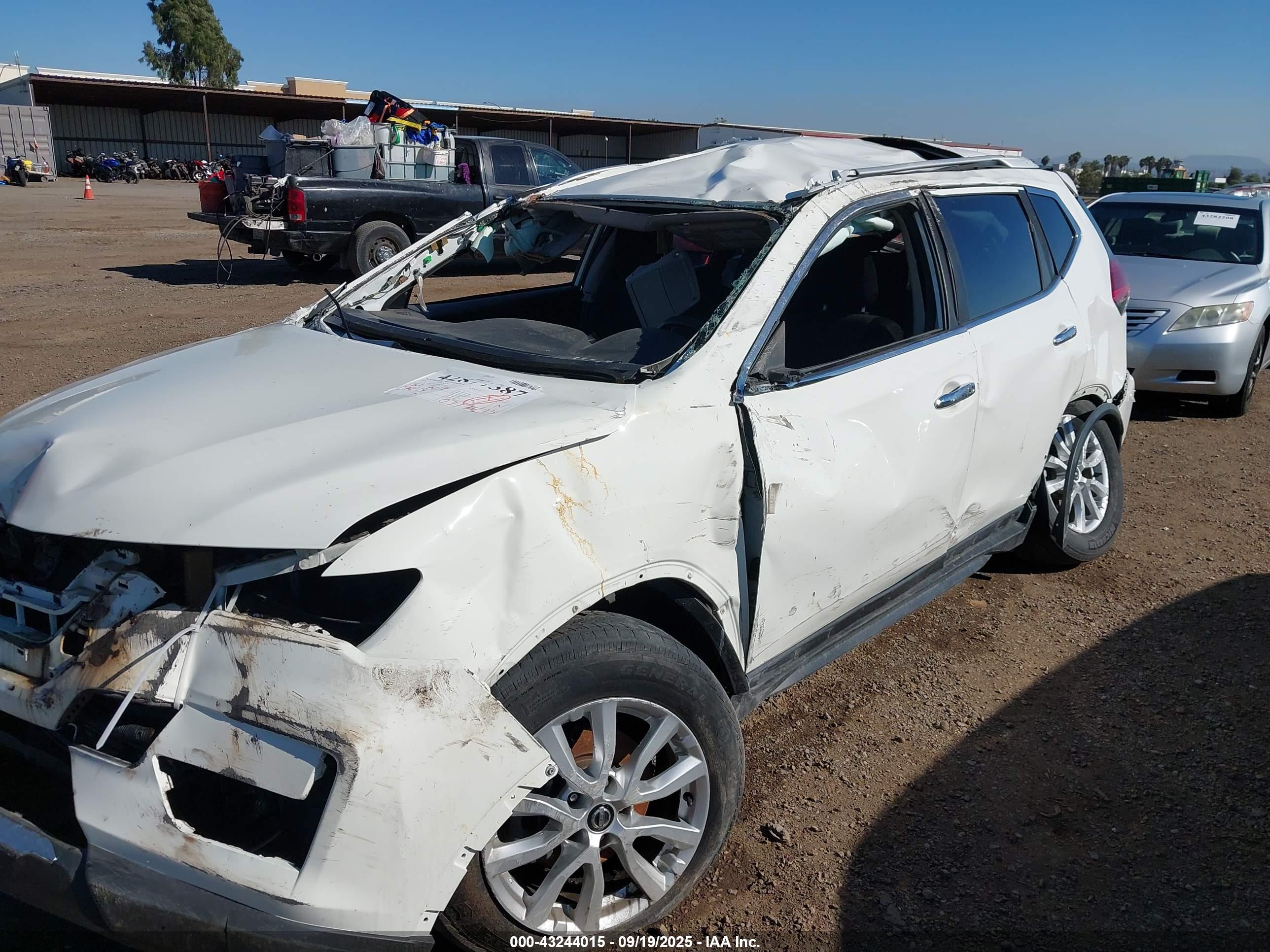 NISSAN ROGUE image 6