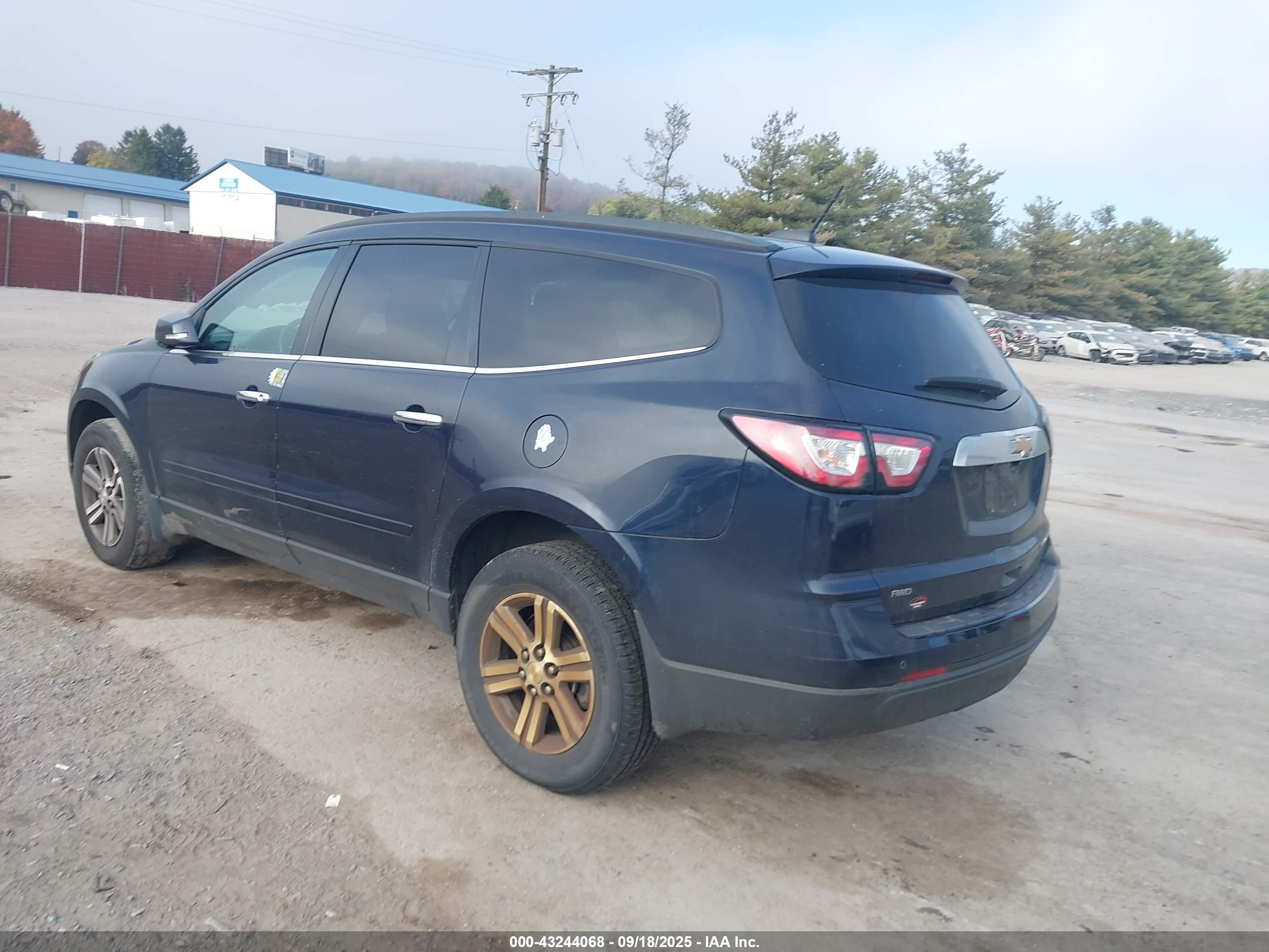 CHEVROLET TRAVERSE image 3