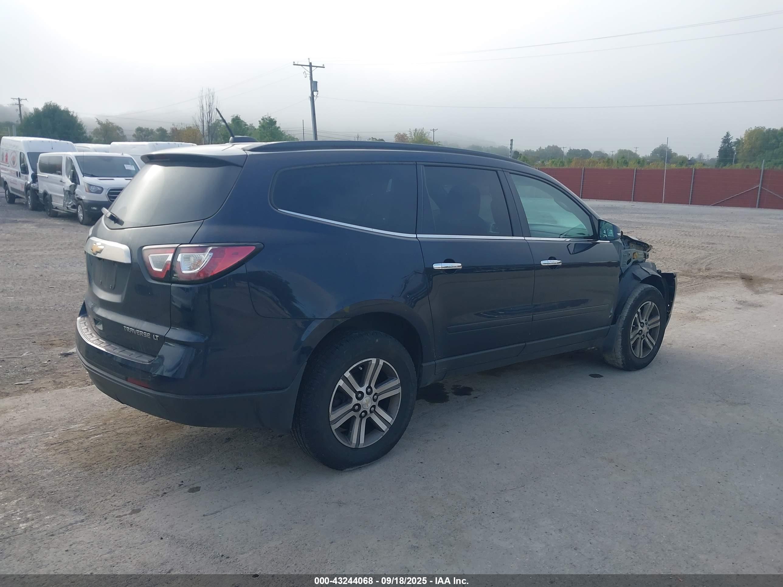 CHEVROLET TRAVERSE image 4