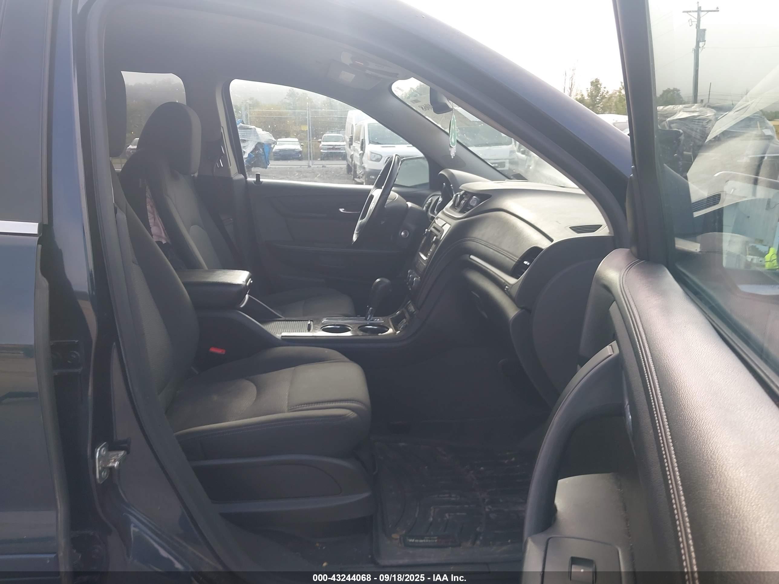 CHEVROLET TRAVERSE image 5