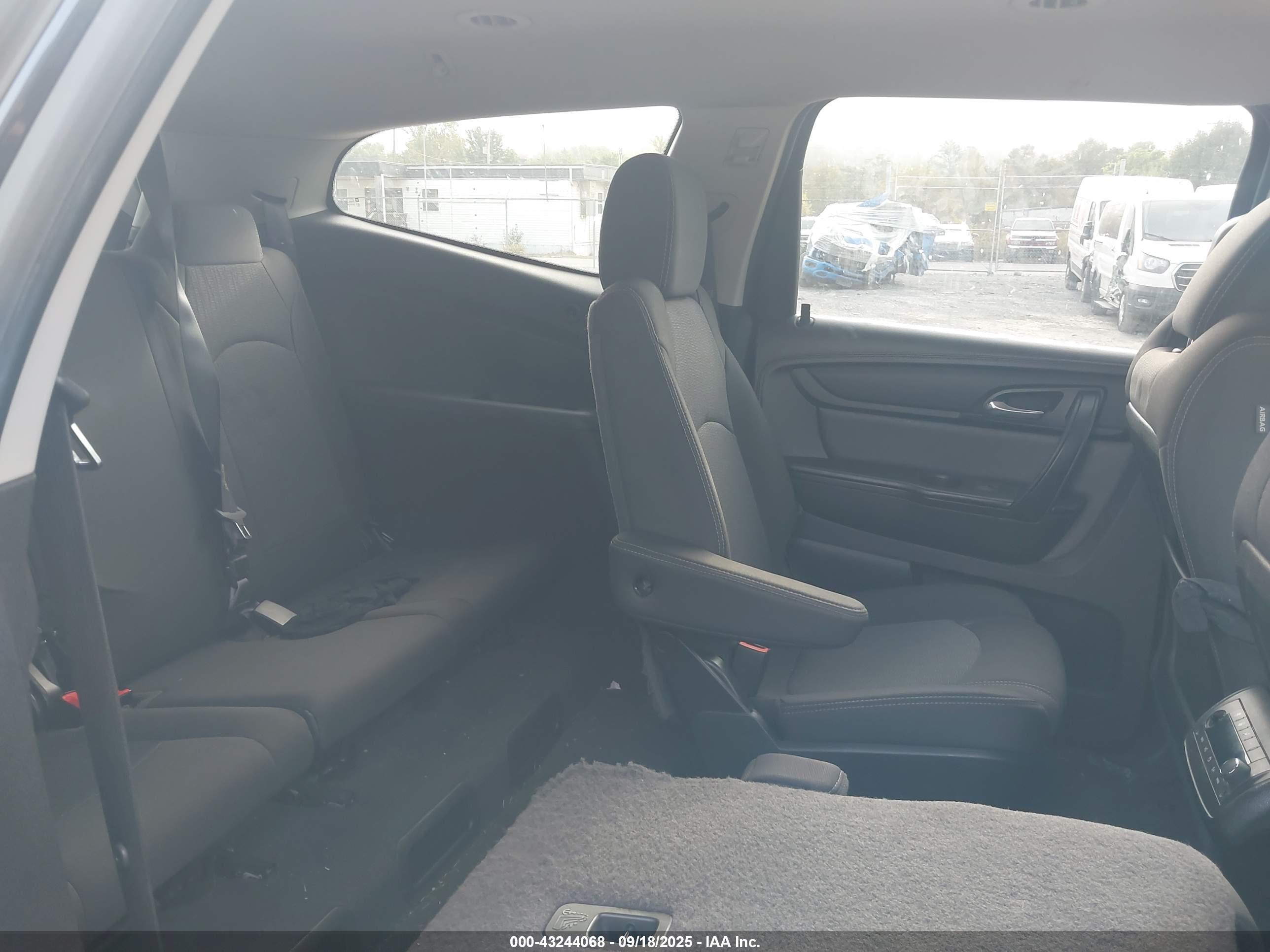 CHEVROLET TRAVERSE image 8