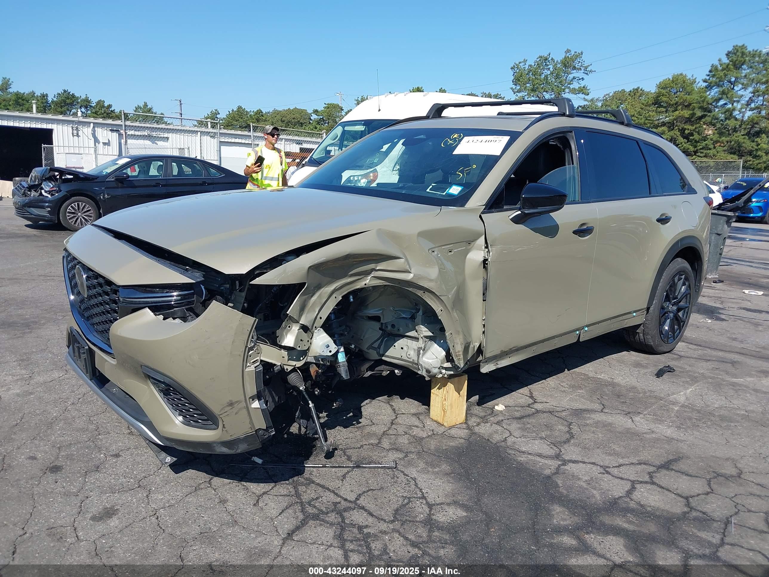 MAZDA CX-70 image 2