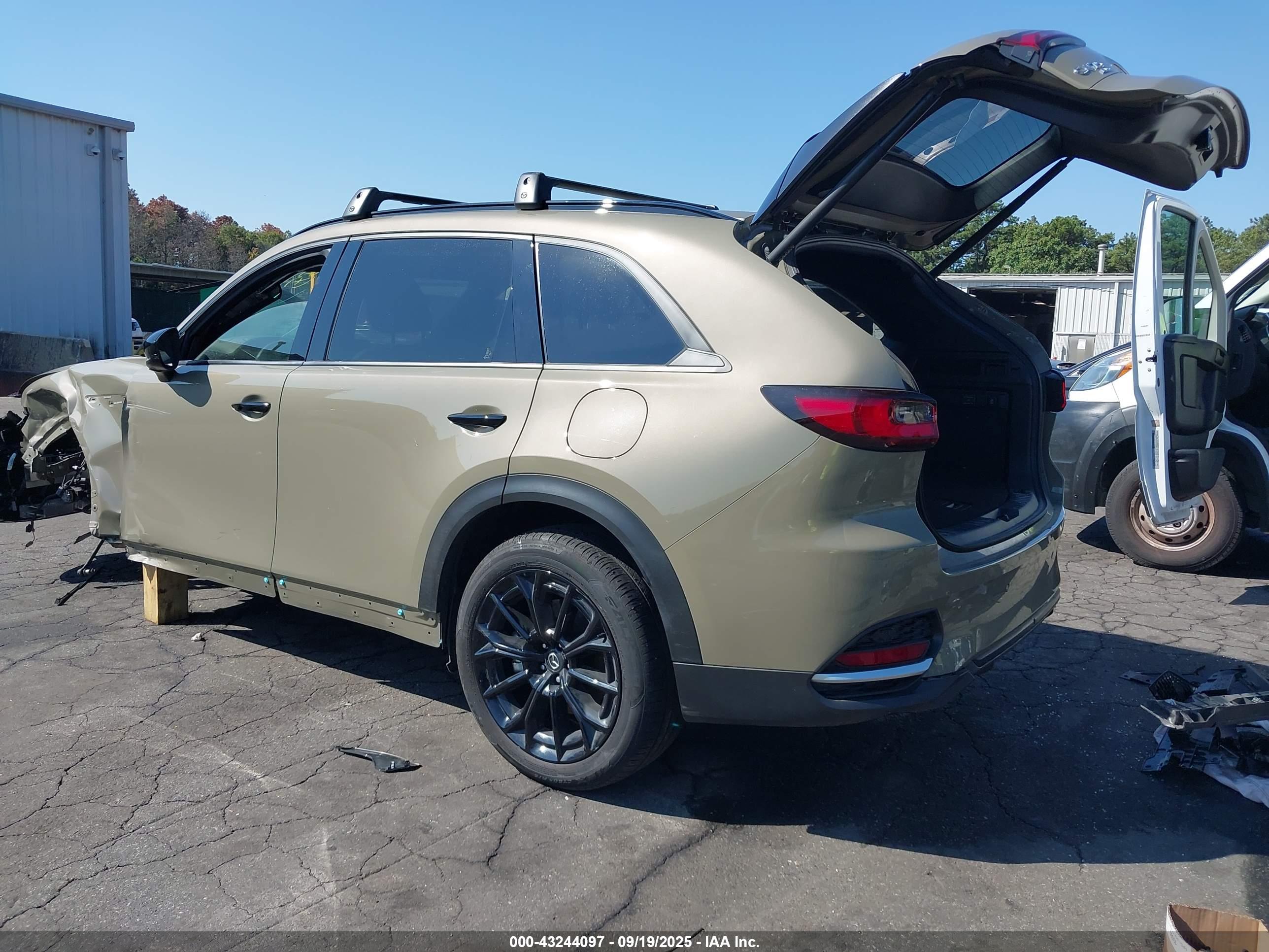 MAZDA CX-70 image 3
