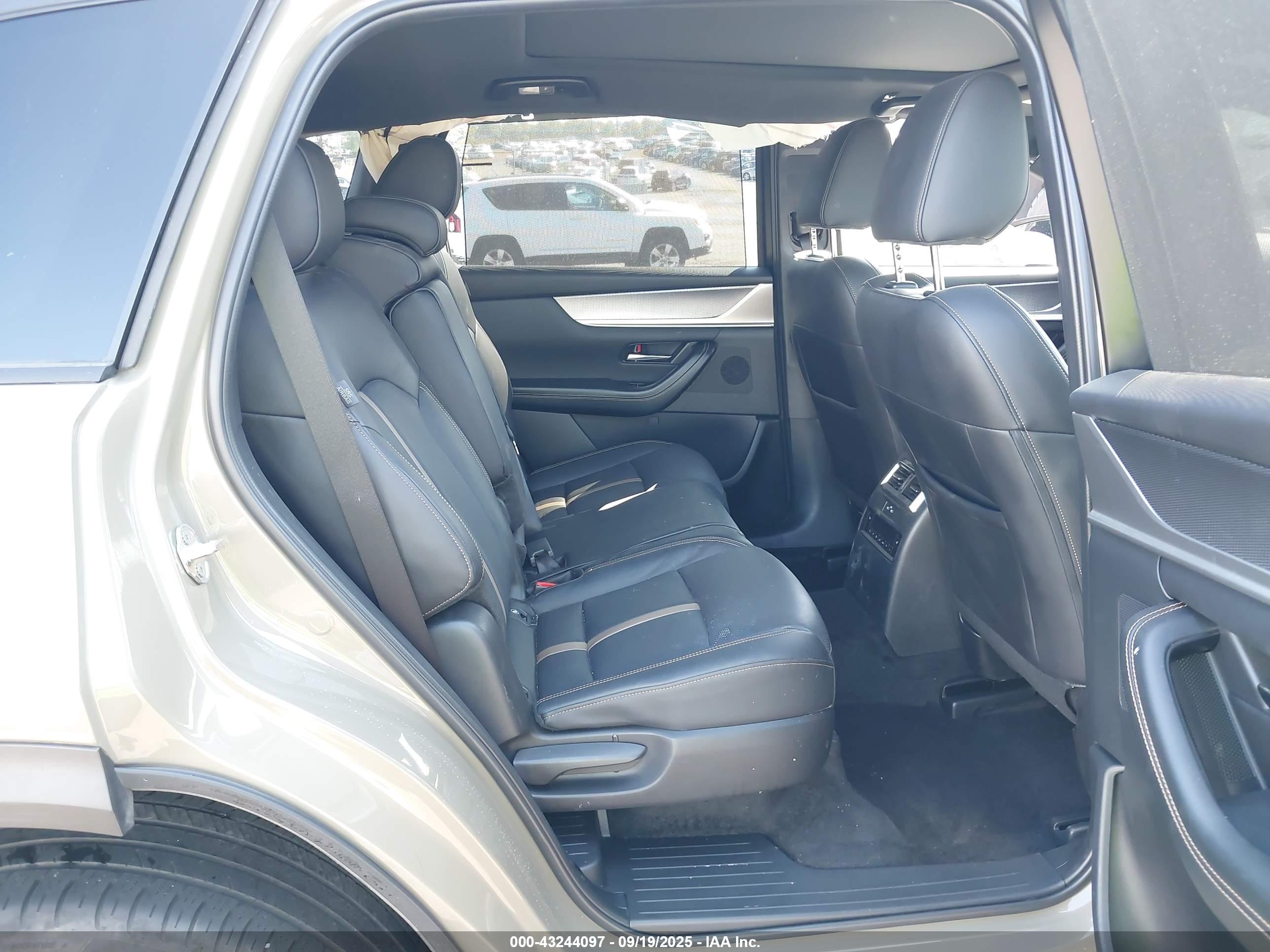 MAZDA CX-70 image 8