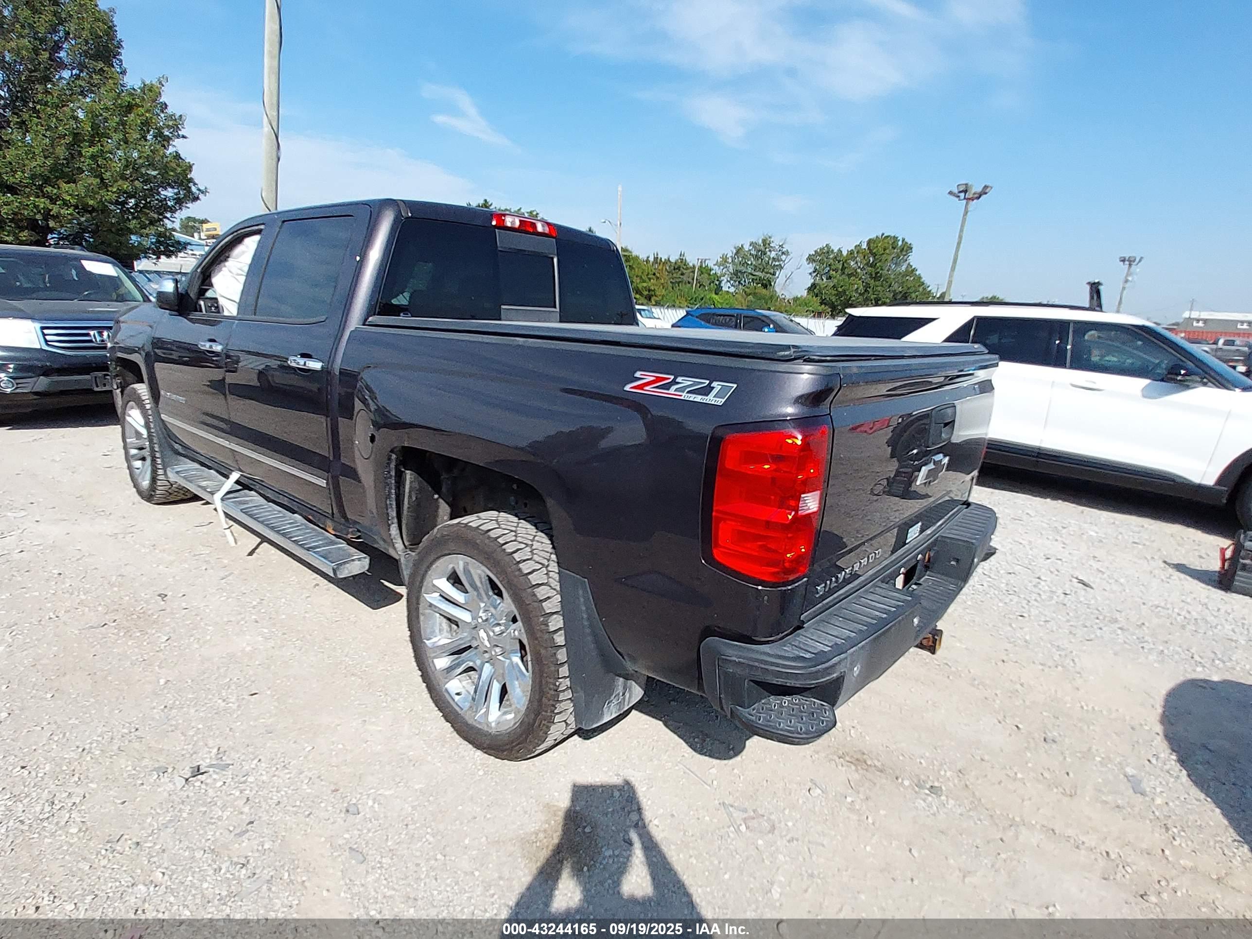 CHEVROLET SILVERADO image 3