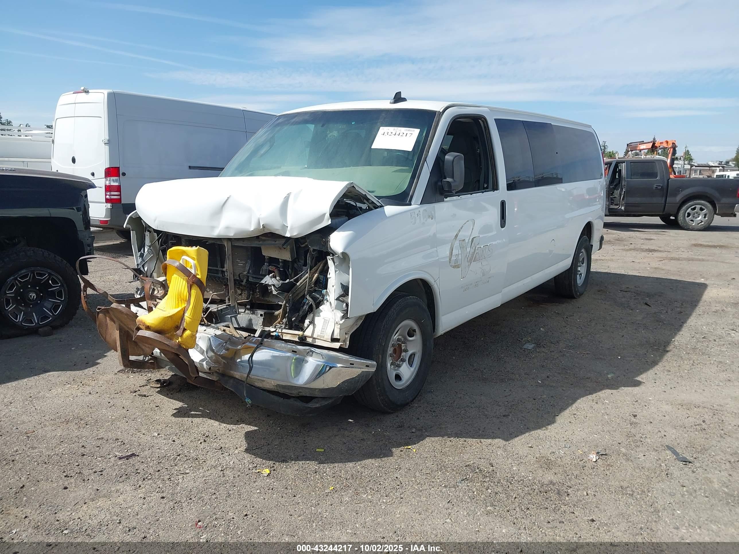 CHEVROLET EXPRESS image 2