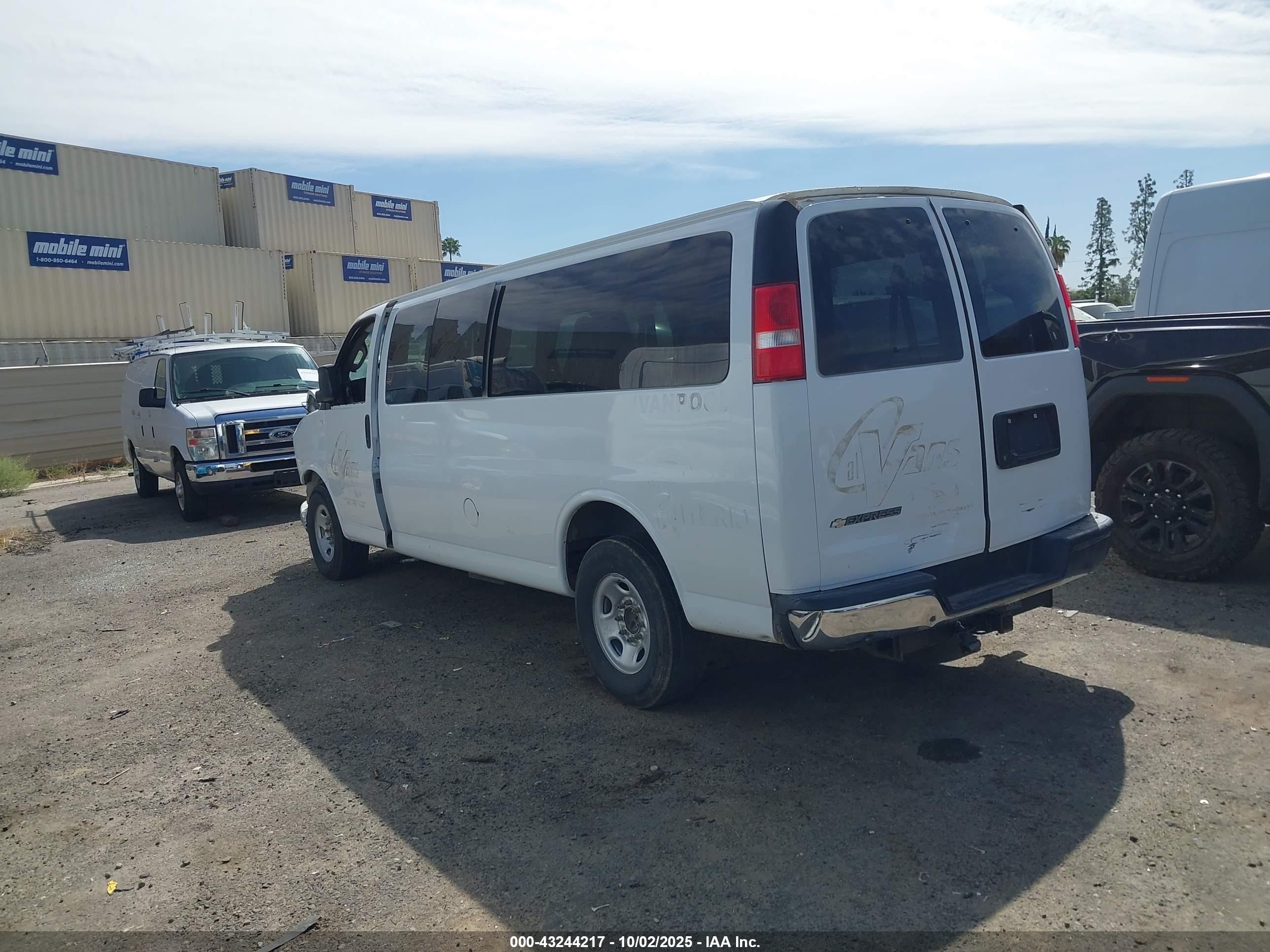 CHEVROLET EXPRESS image 3