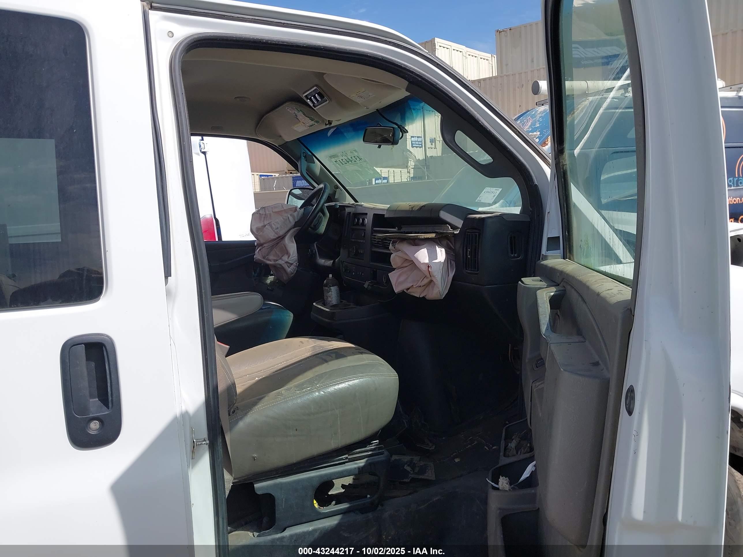 CHEVROLET EXPRESS image 5