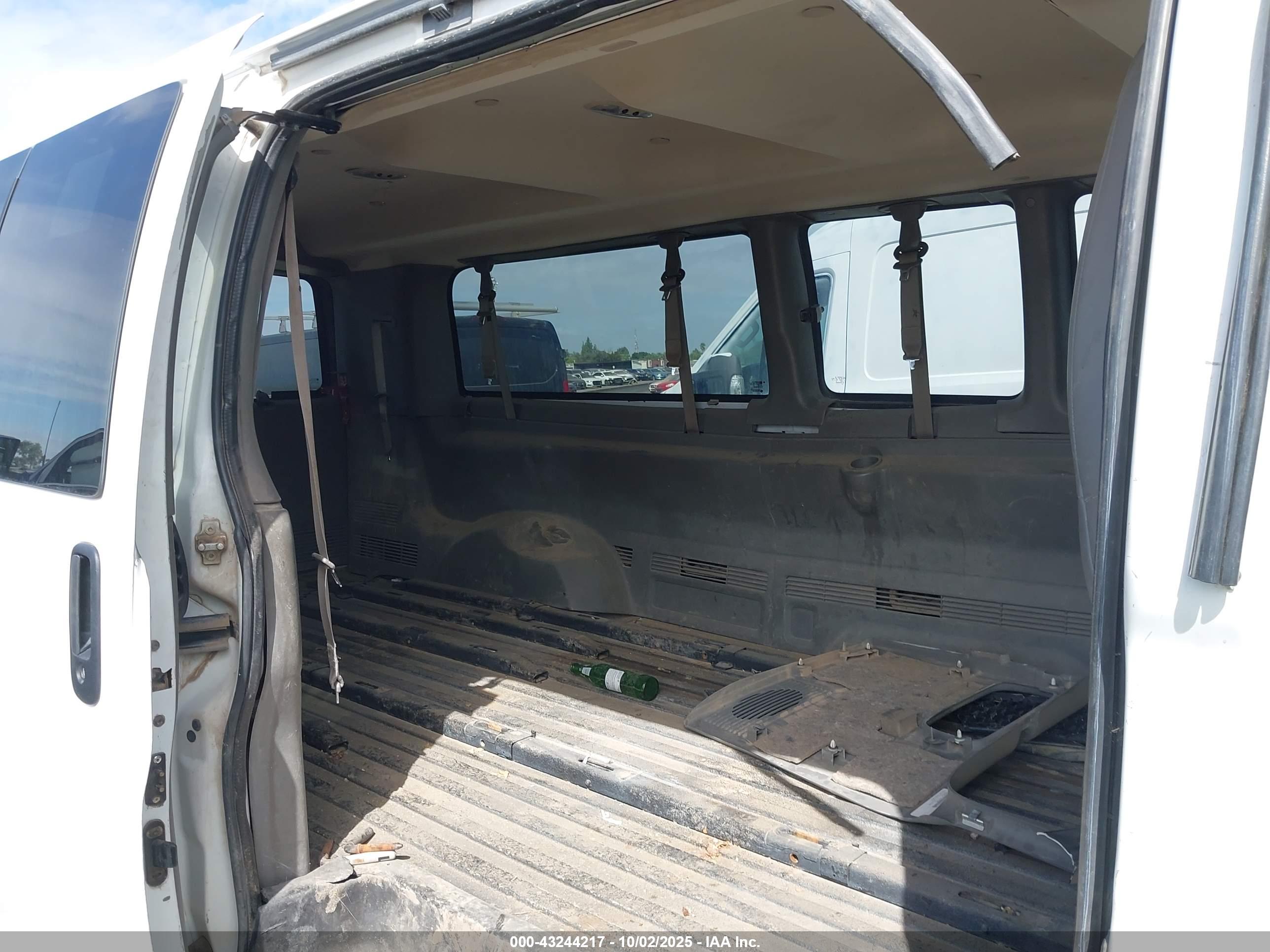 CHEVROLET EXPRESS image 8