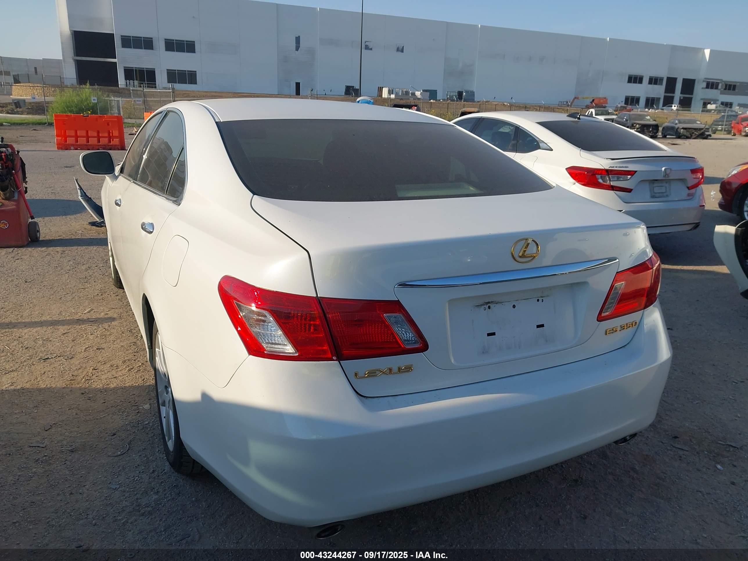 LEXUS ES image 3