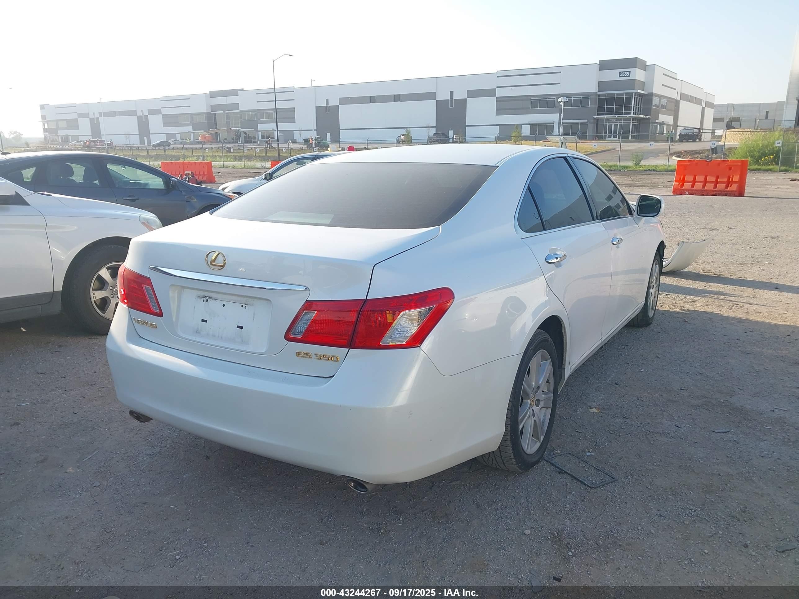 LEXUS ES image 4