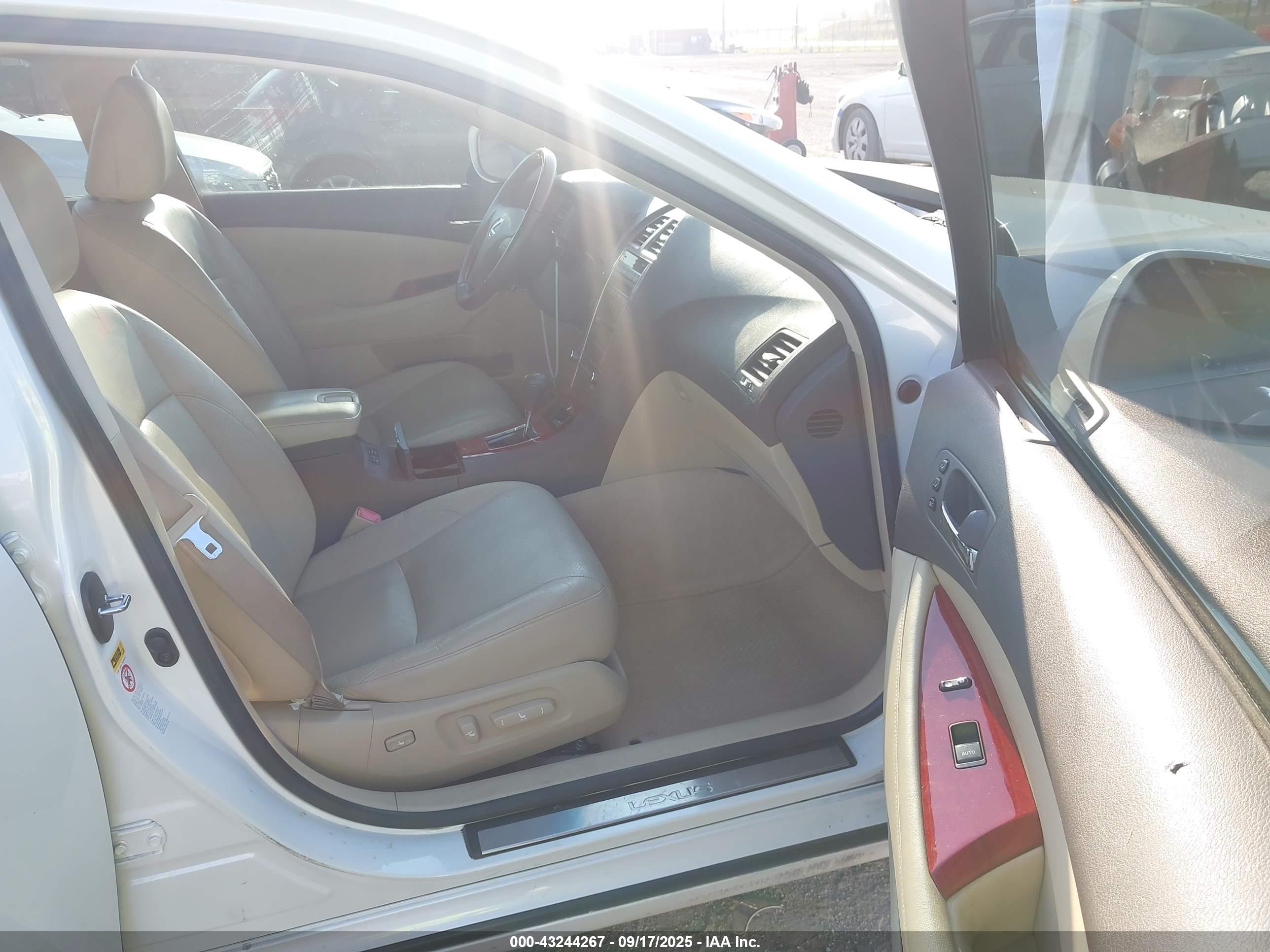 LEXUS ES image 5