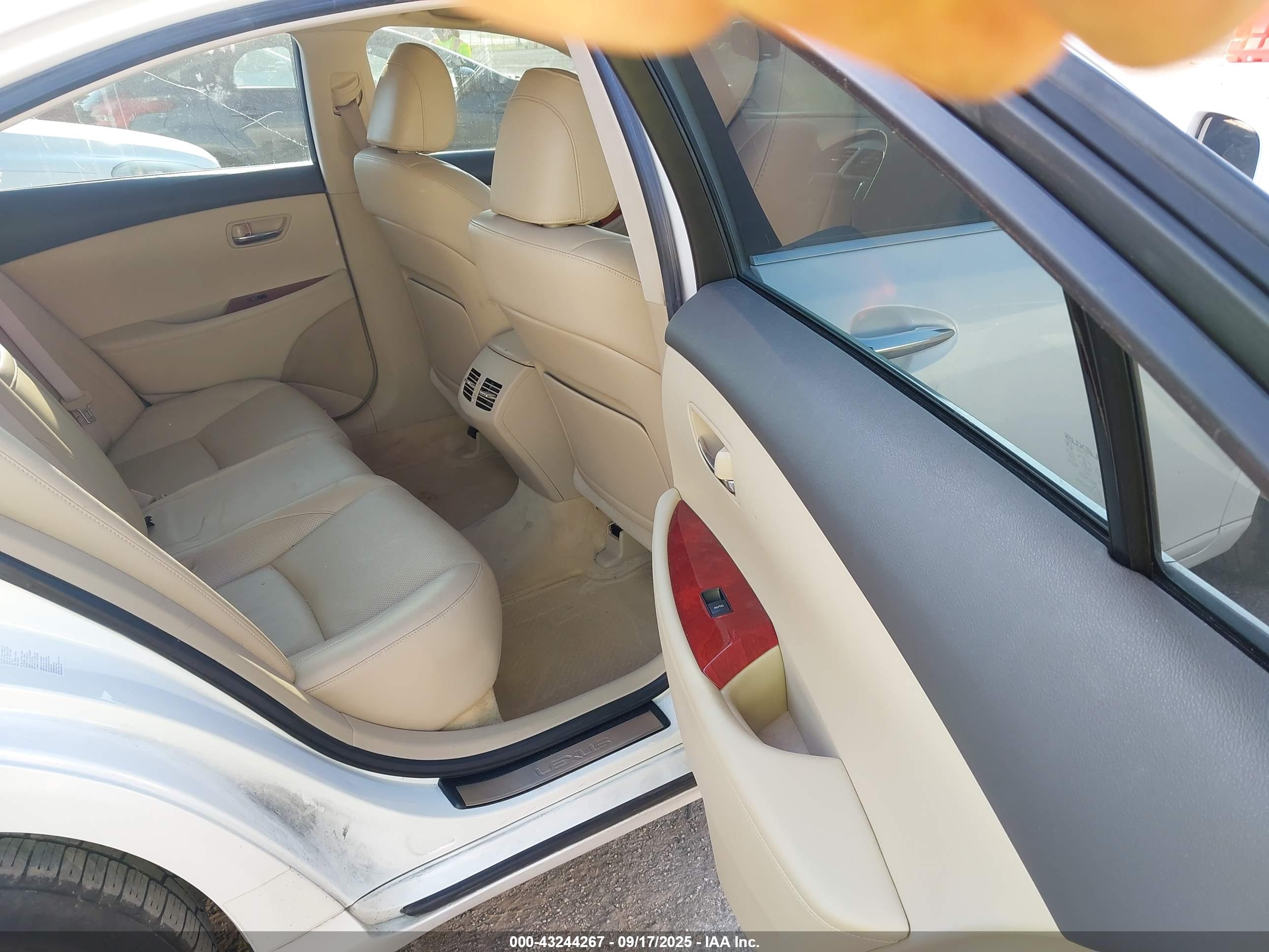 LEXUS ES image 8