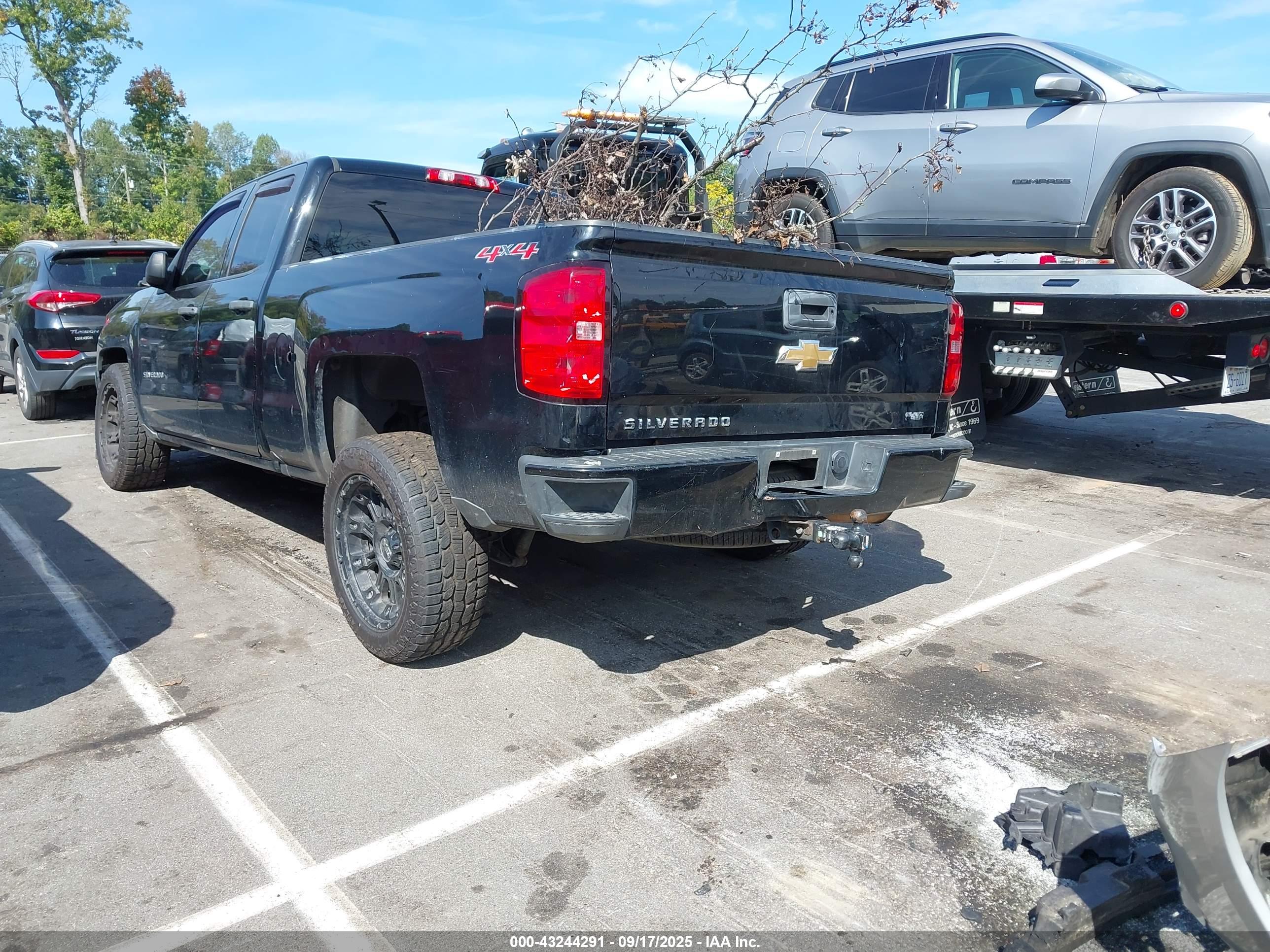 CHEVROLET SILVERADO image 3