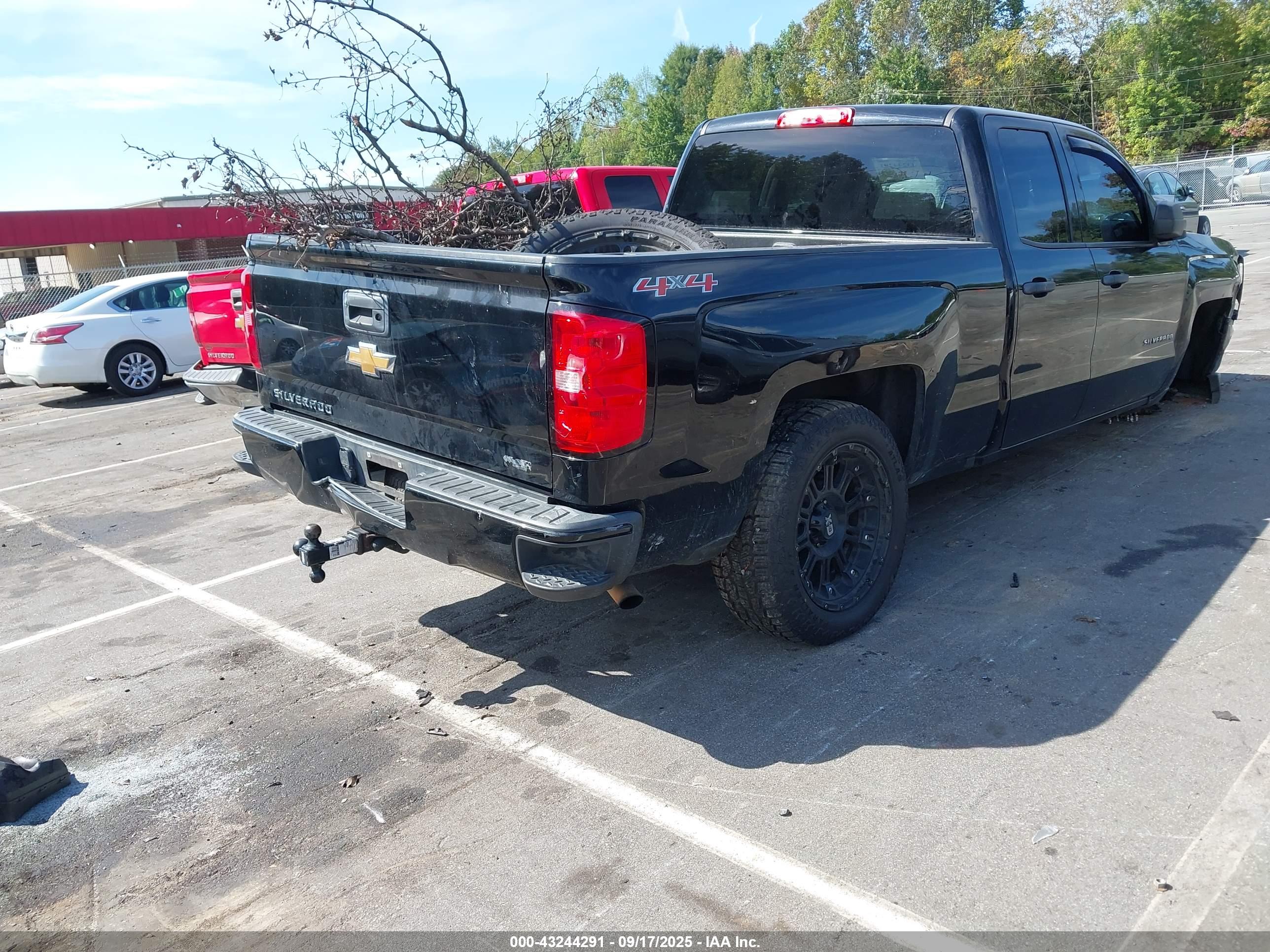 CHEVROLET SILVERADO image 4
