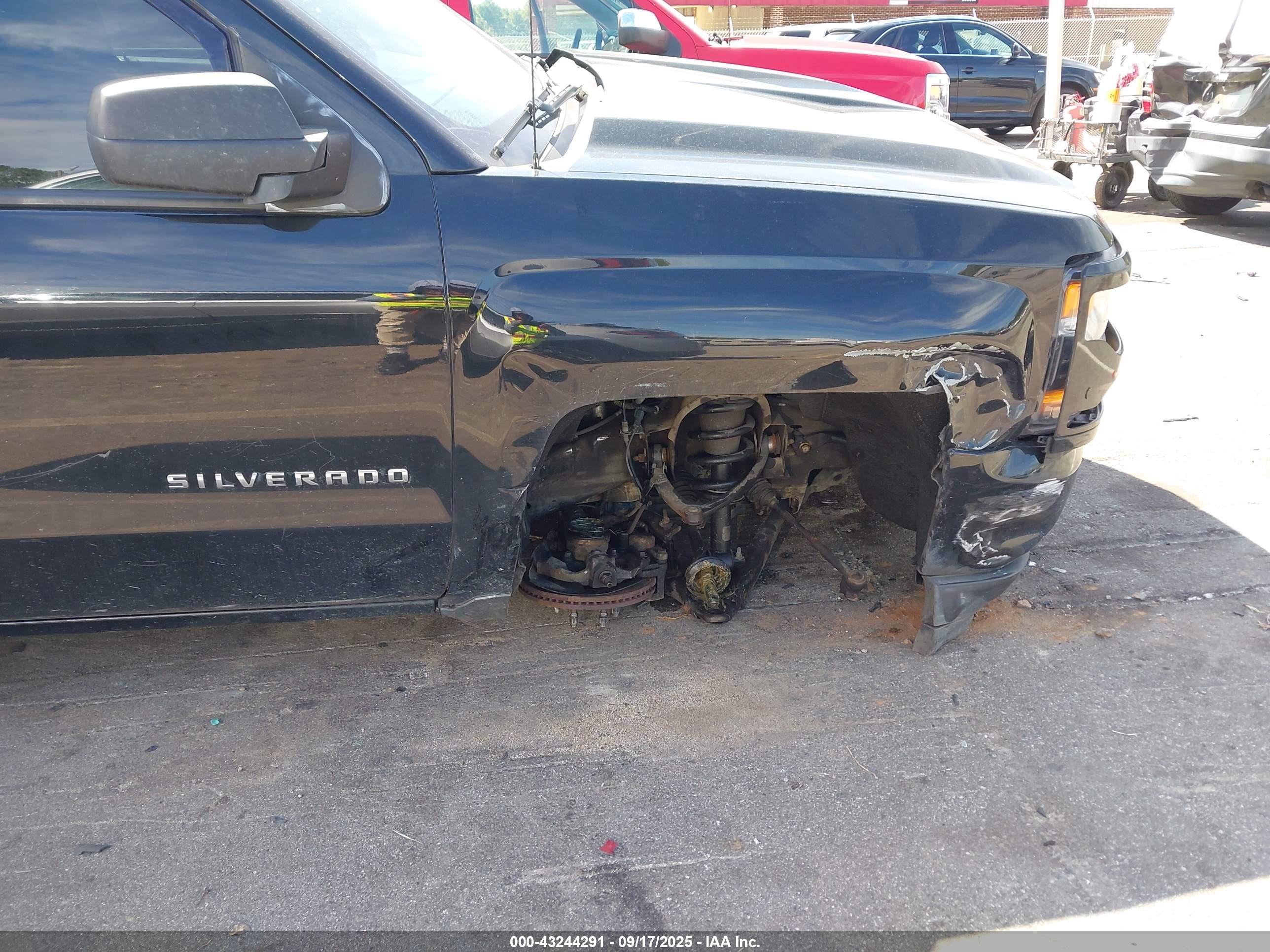 CHEVROLET SILVERADO image 6