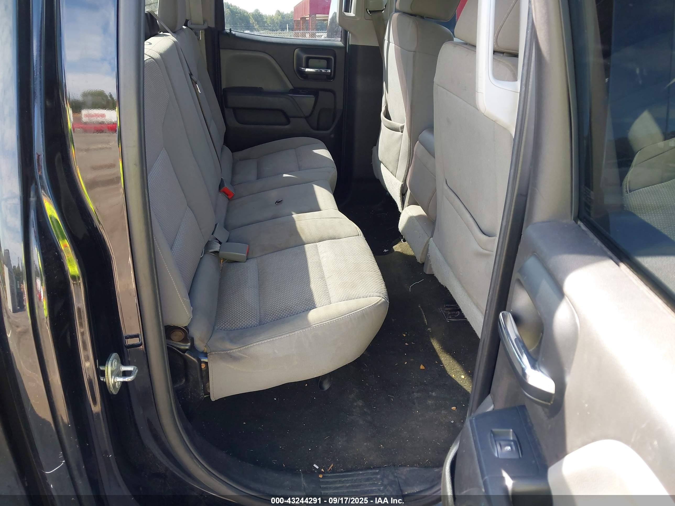 CHEVROLET SILVERADO image 8