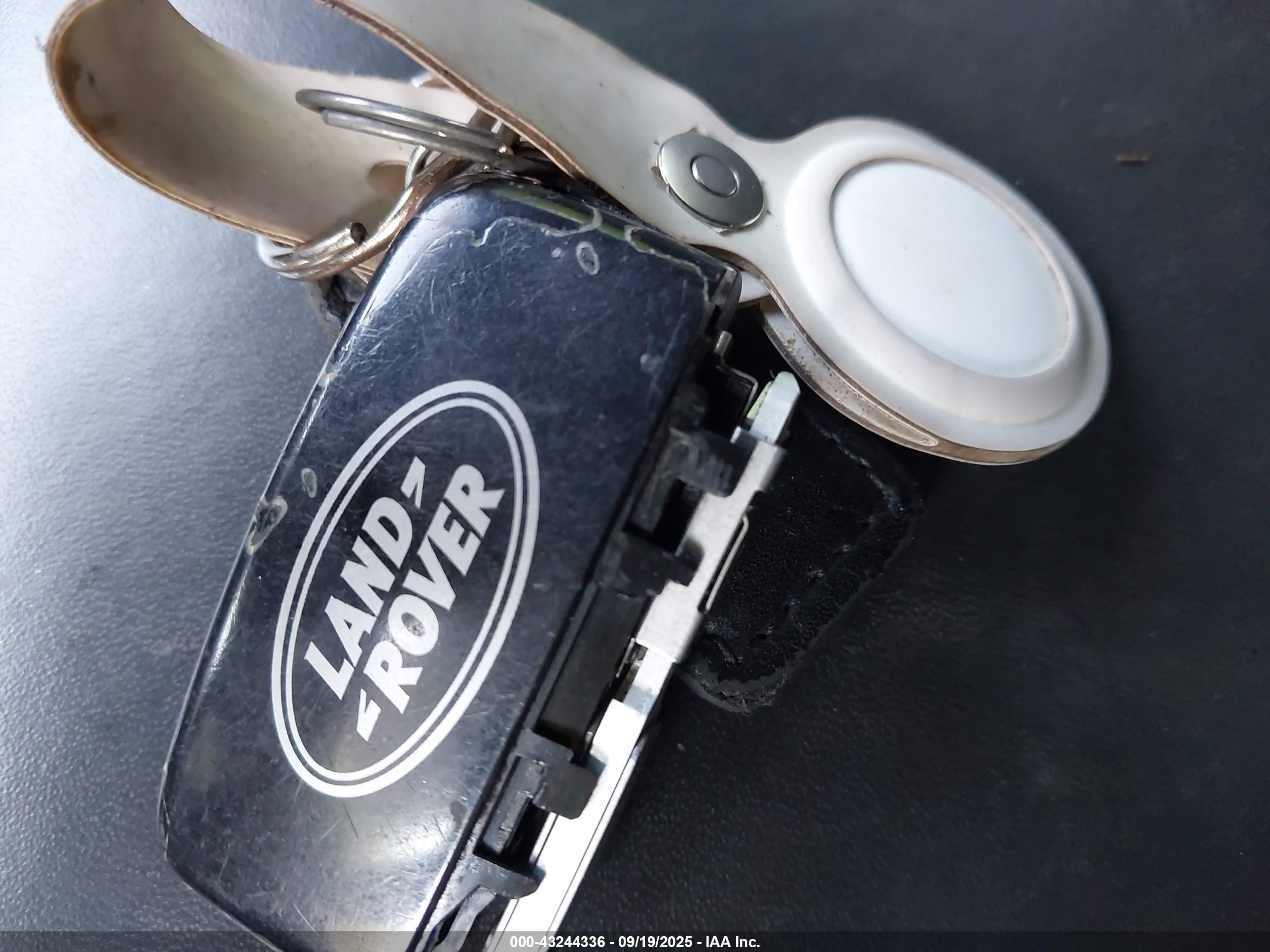 LAND ROVER image 11
