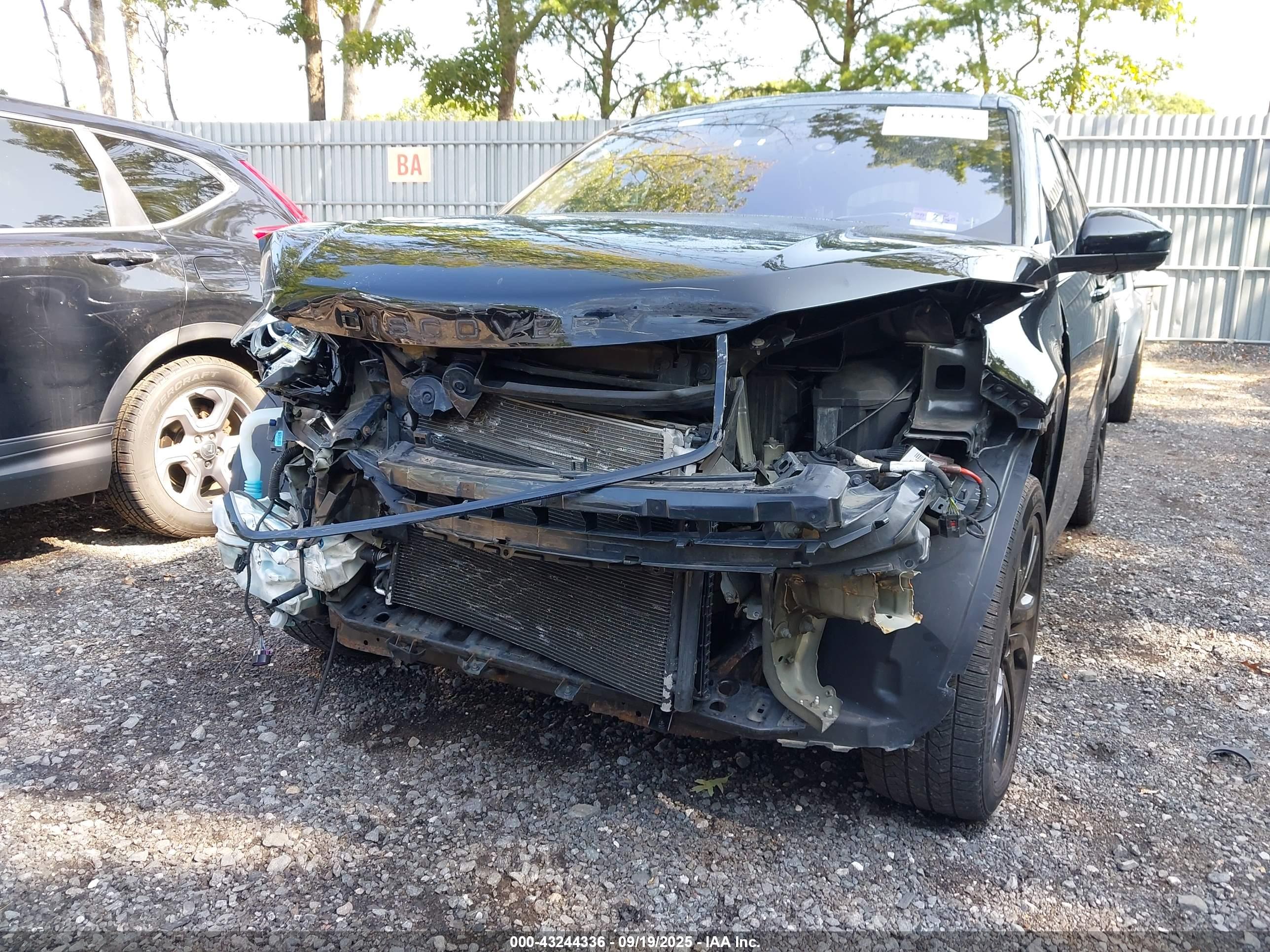 LAND ROVER image 6