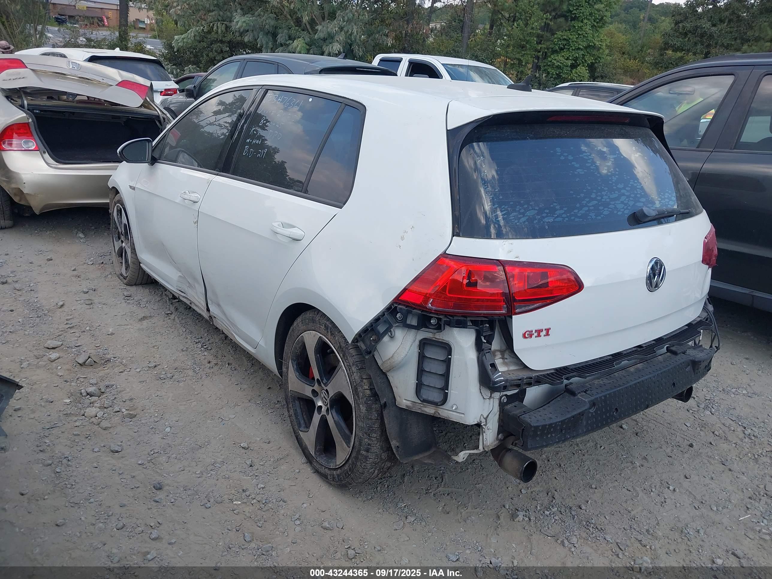 VOLKSWAGEN GOLF image 3