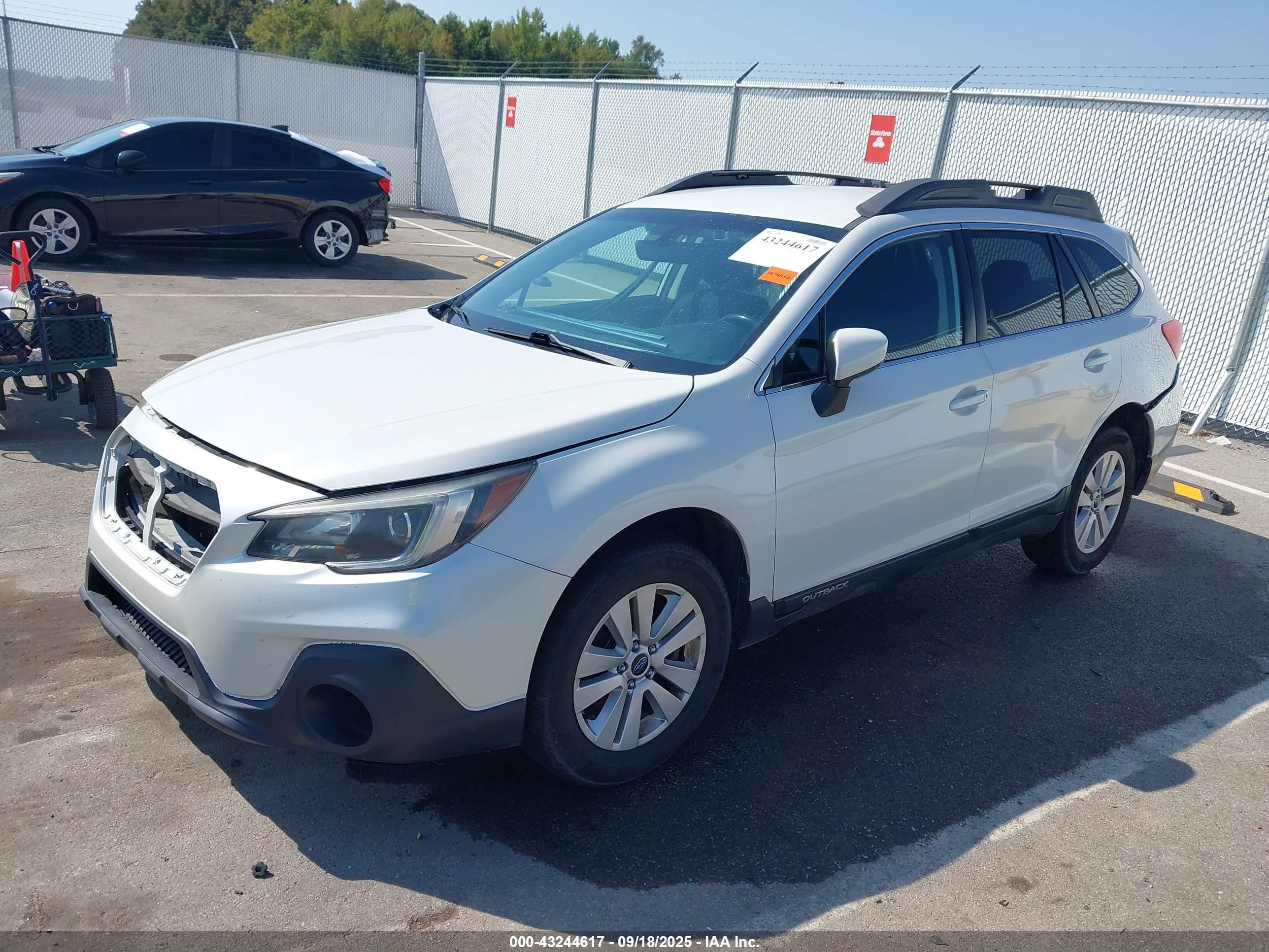 SUBARU OUTBACK image 2