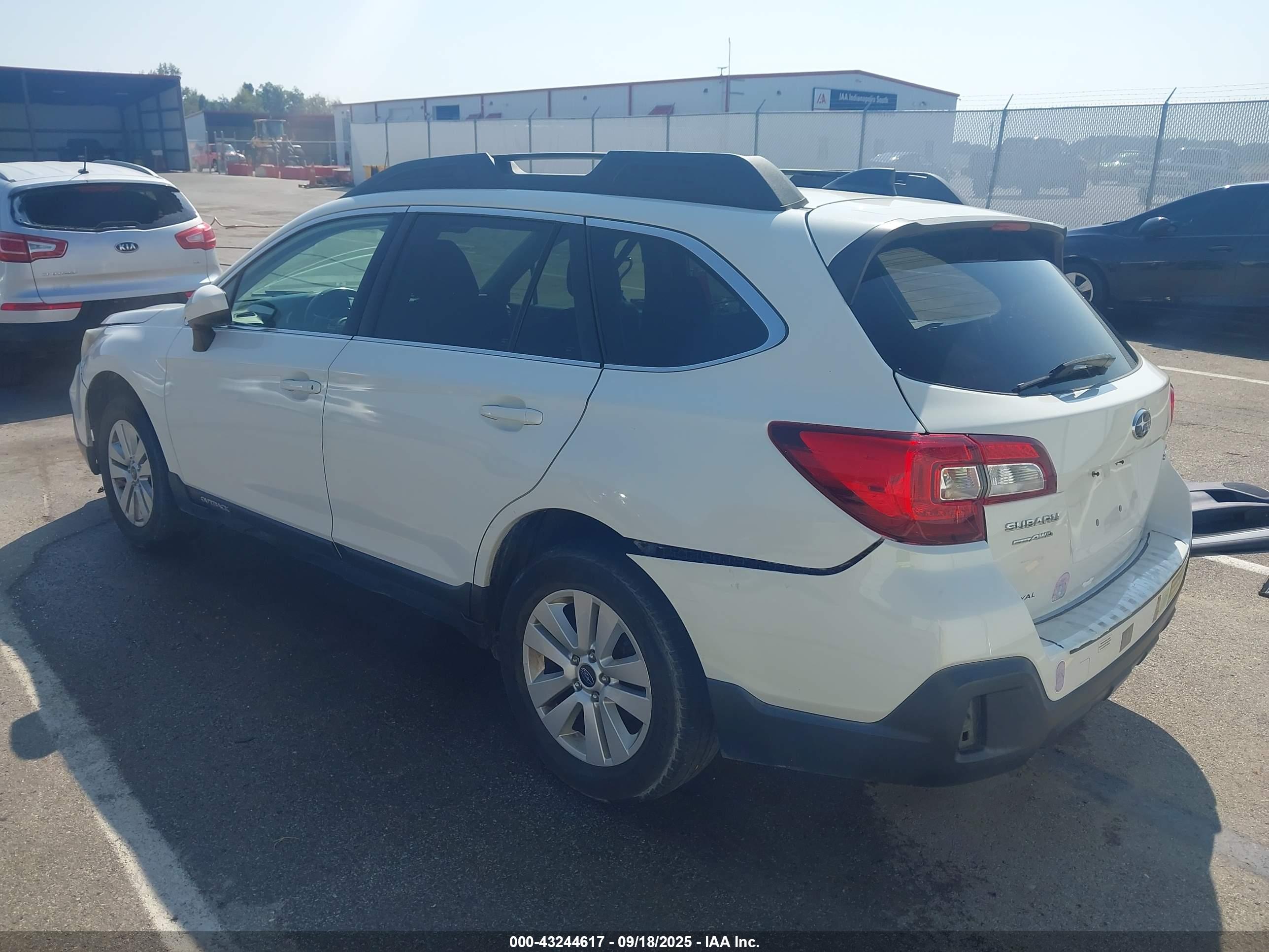 SUBARU OUTBACK image 3