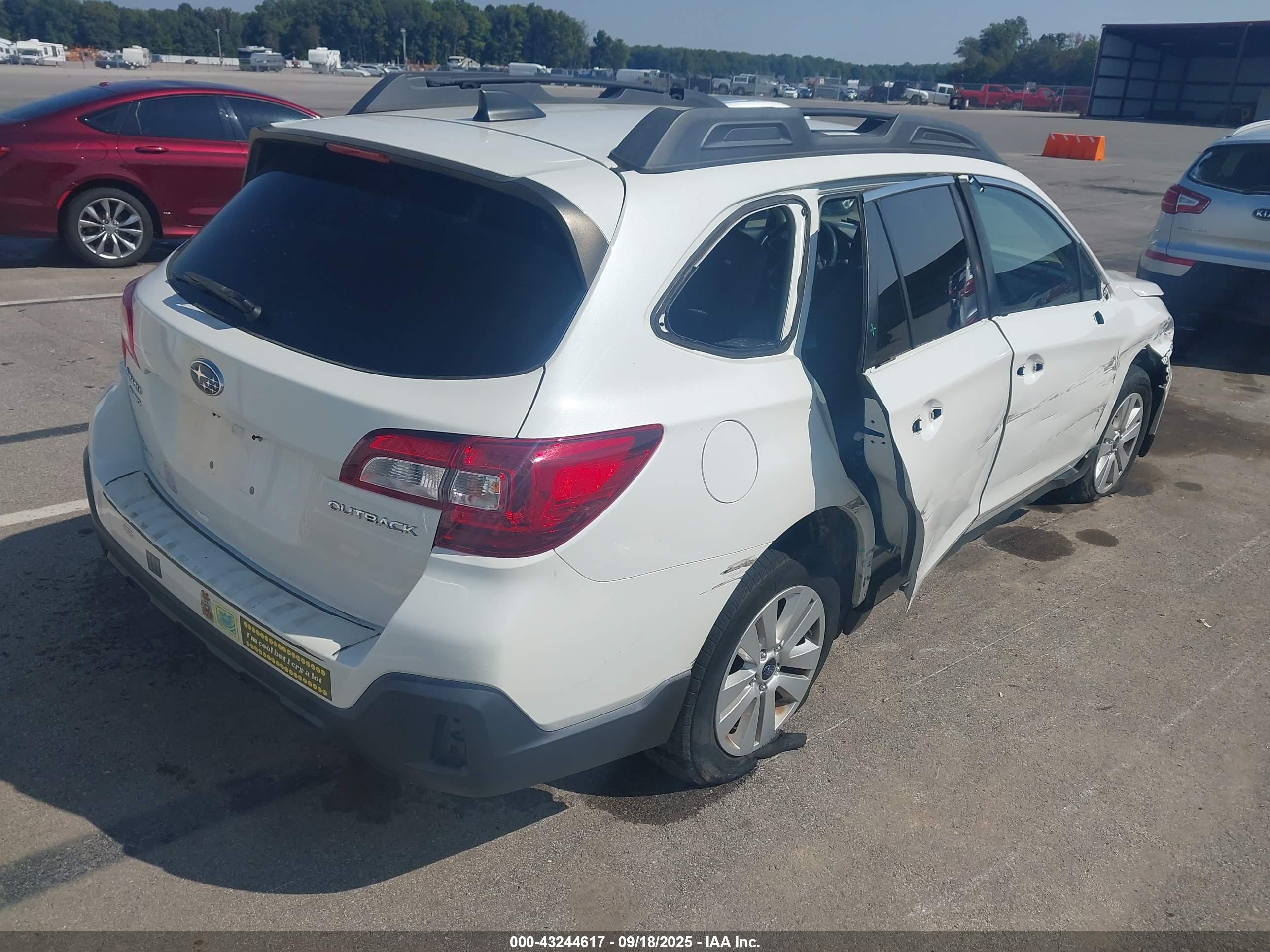 SUBARU OUTBACK image 4