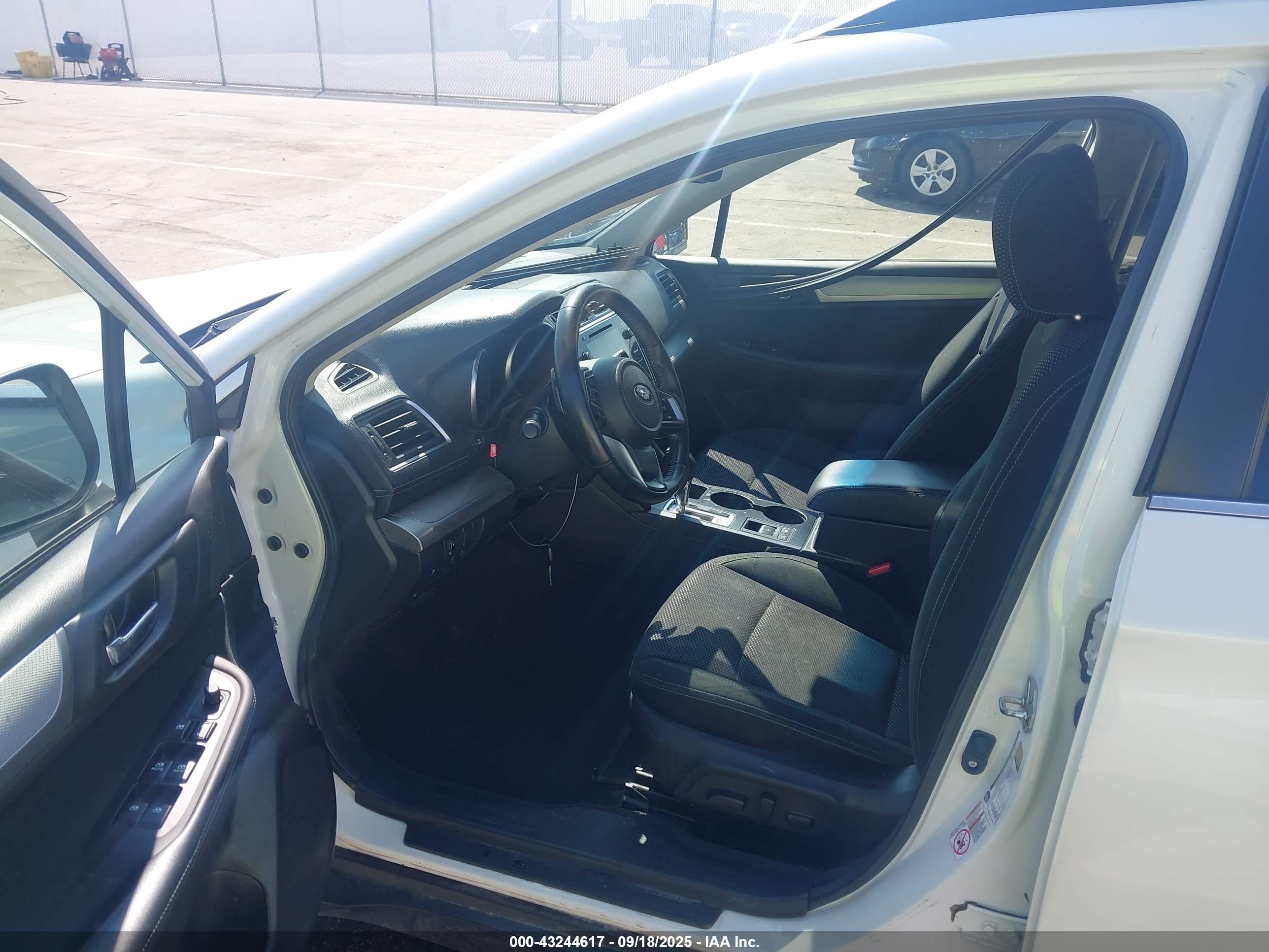 SUBARU OUTBACK image 5