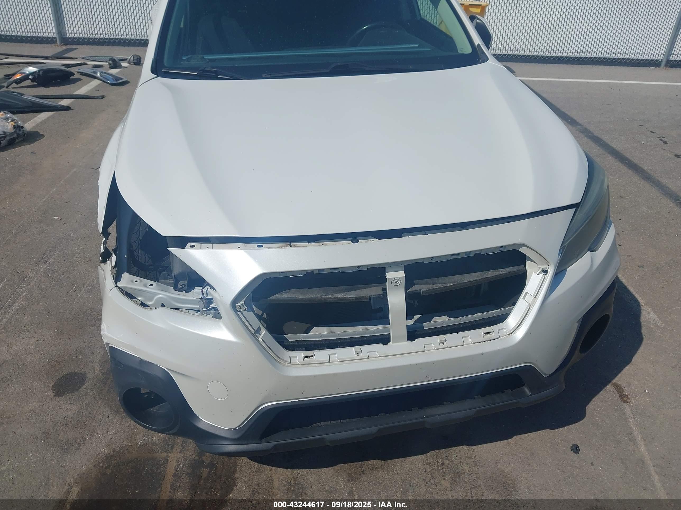 SUBARU OUTBACK image 6