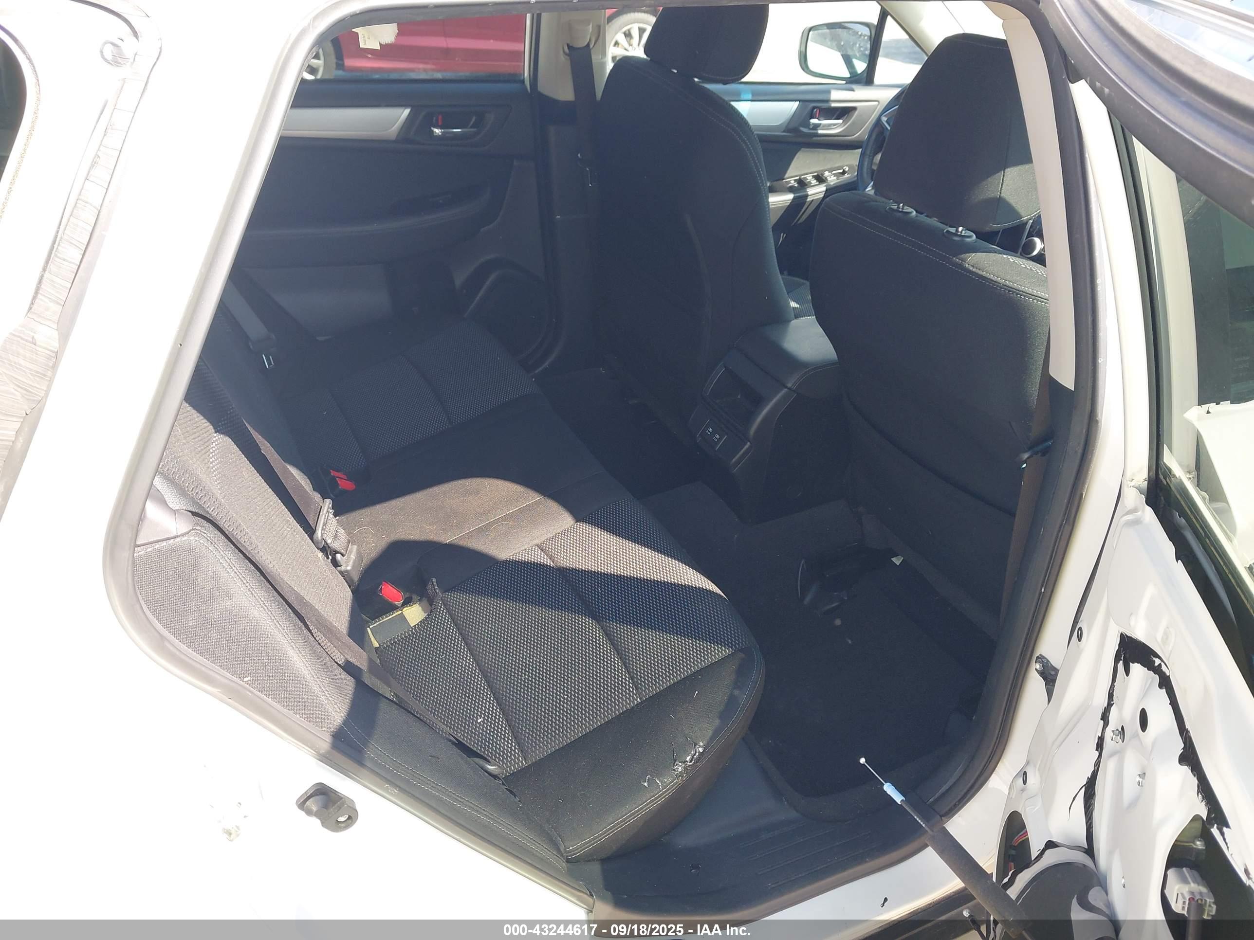 SUBARU OUTBACK image 8