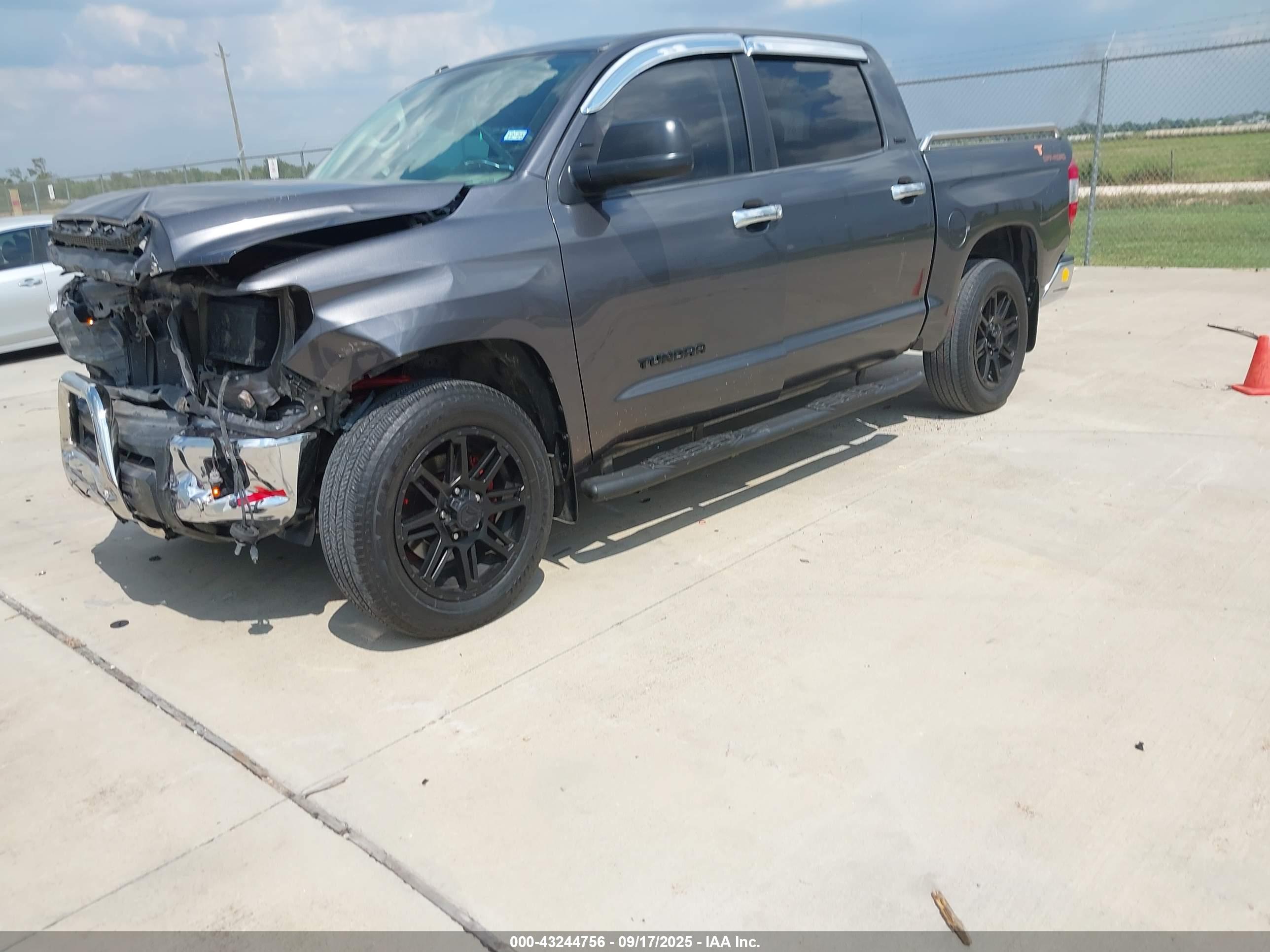 TOYOTA TUNDRA image 2