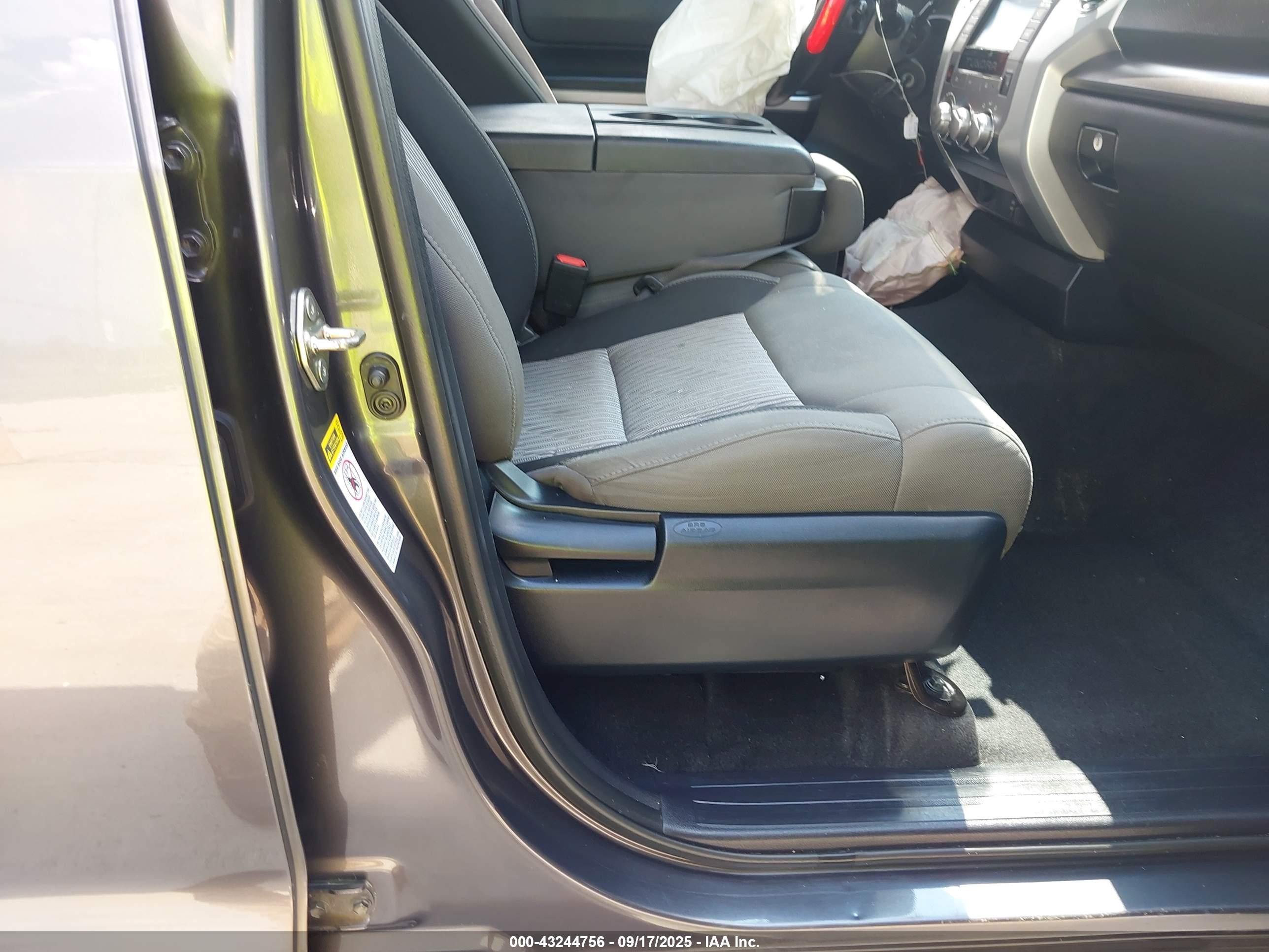 TOYOTA TUNDRA image 5