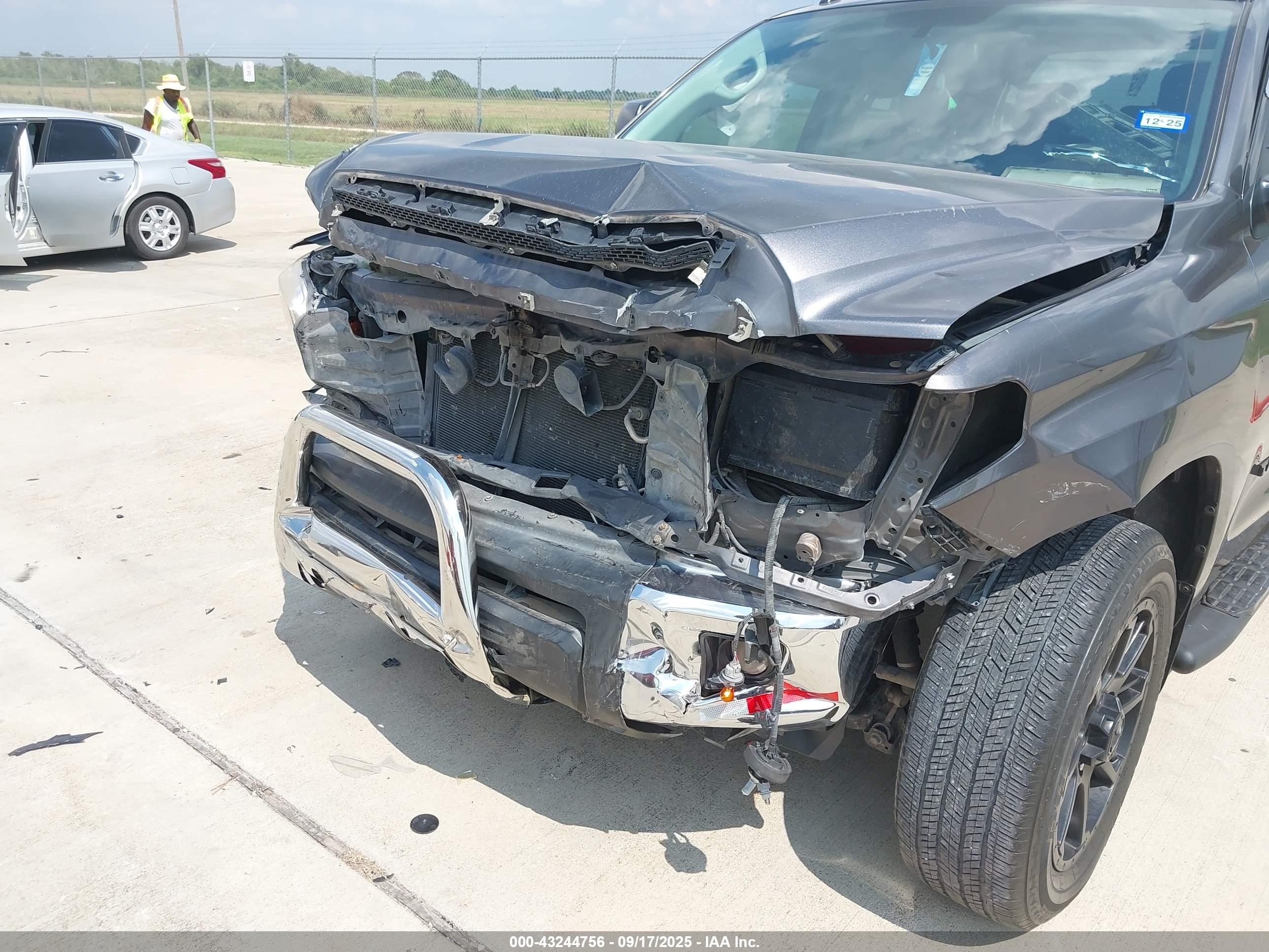 TOYOTA TUNDRA image 6