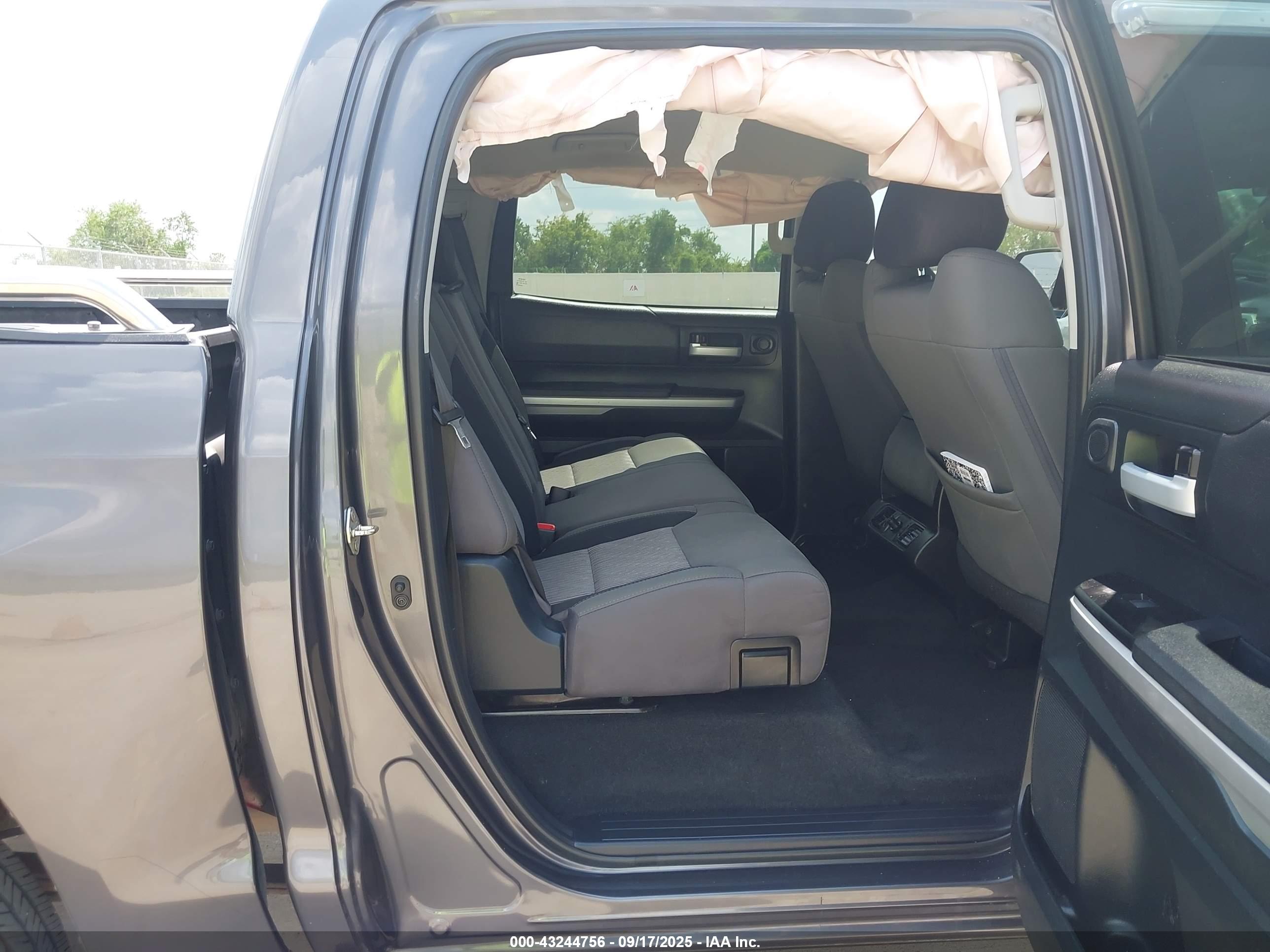 TOYOTA TUNDRA image 8