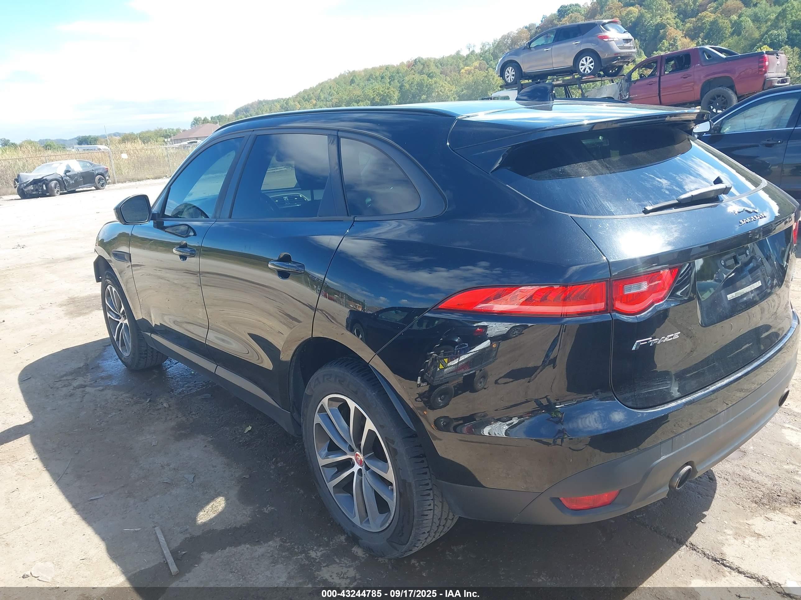 JAGUAR F-PACE image 3
