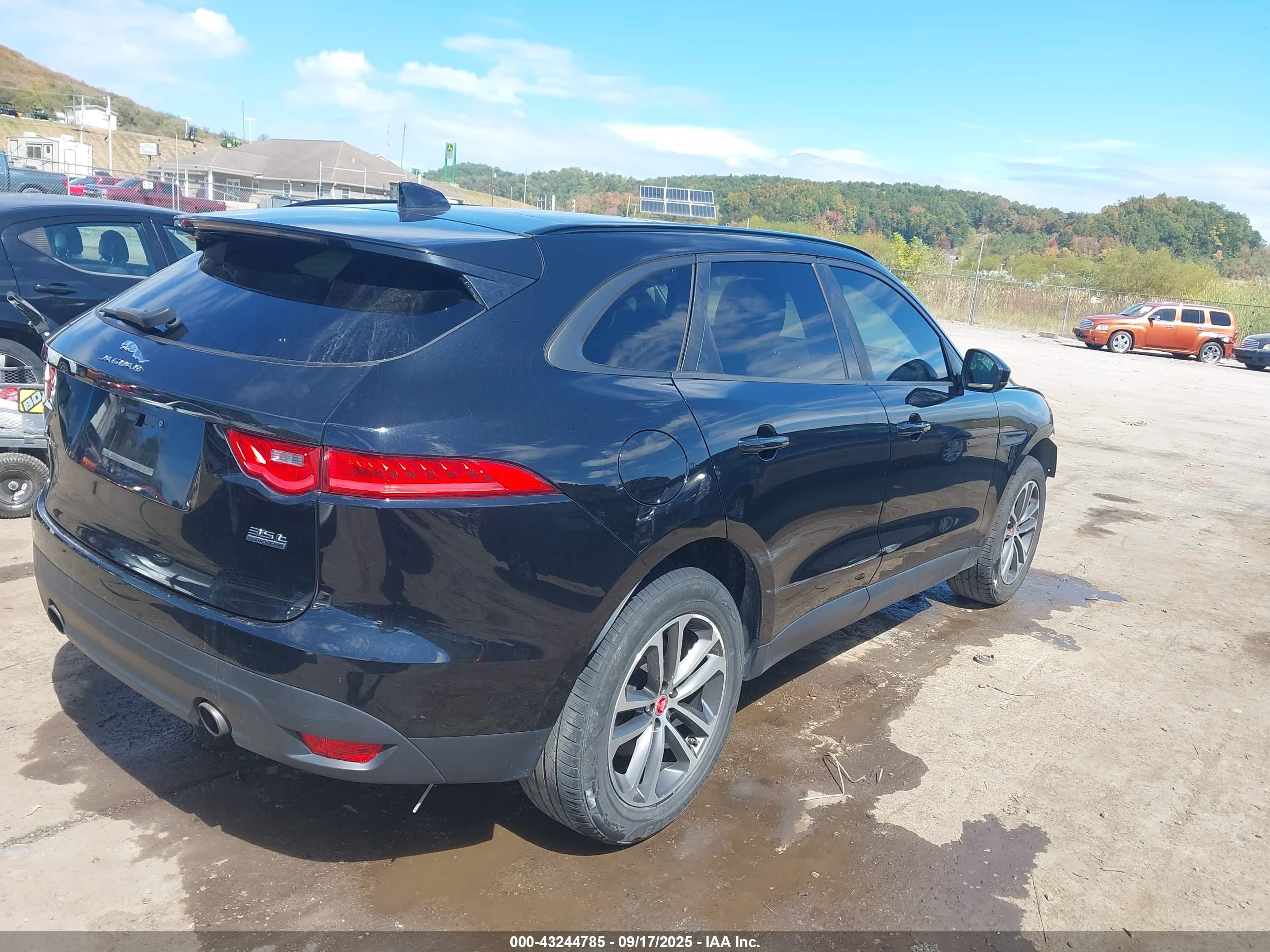 JAGUAR F-PACE image 4