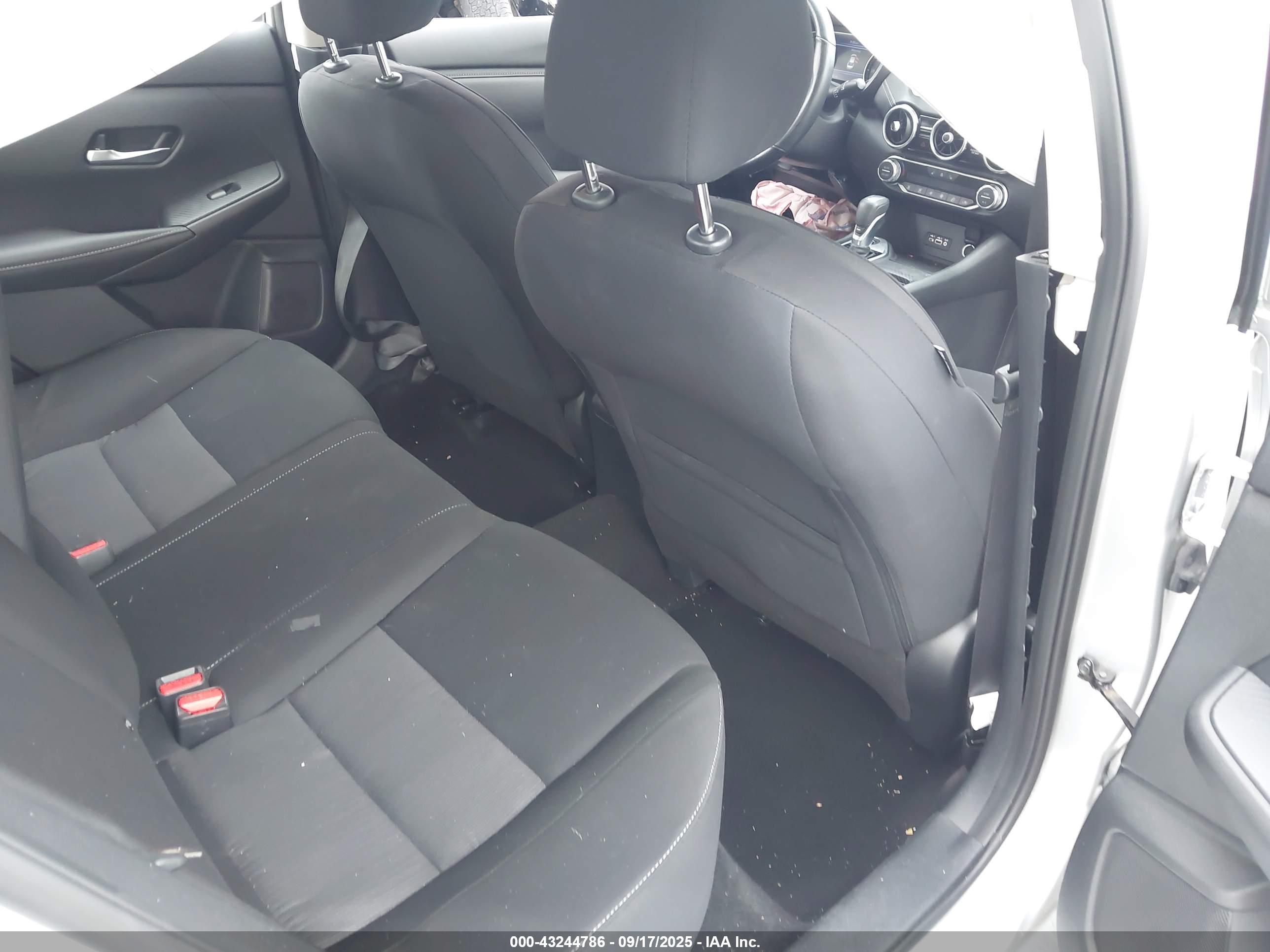 NISSAN SENTRA image 8