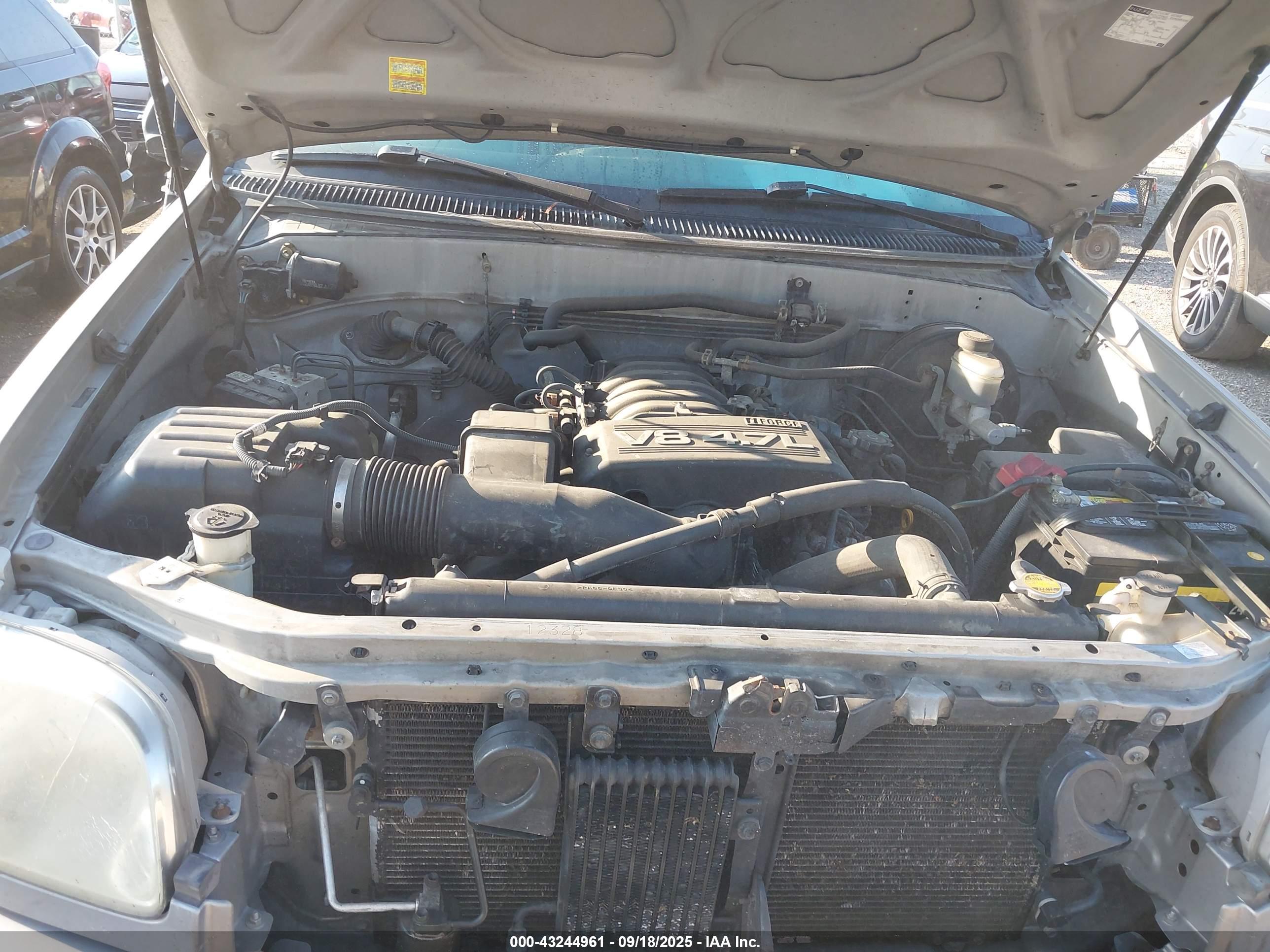 TOYOTA TUNDRA image 10