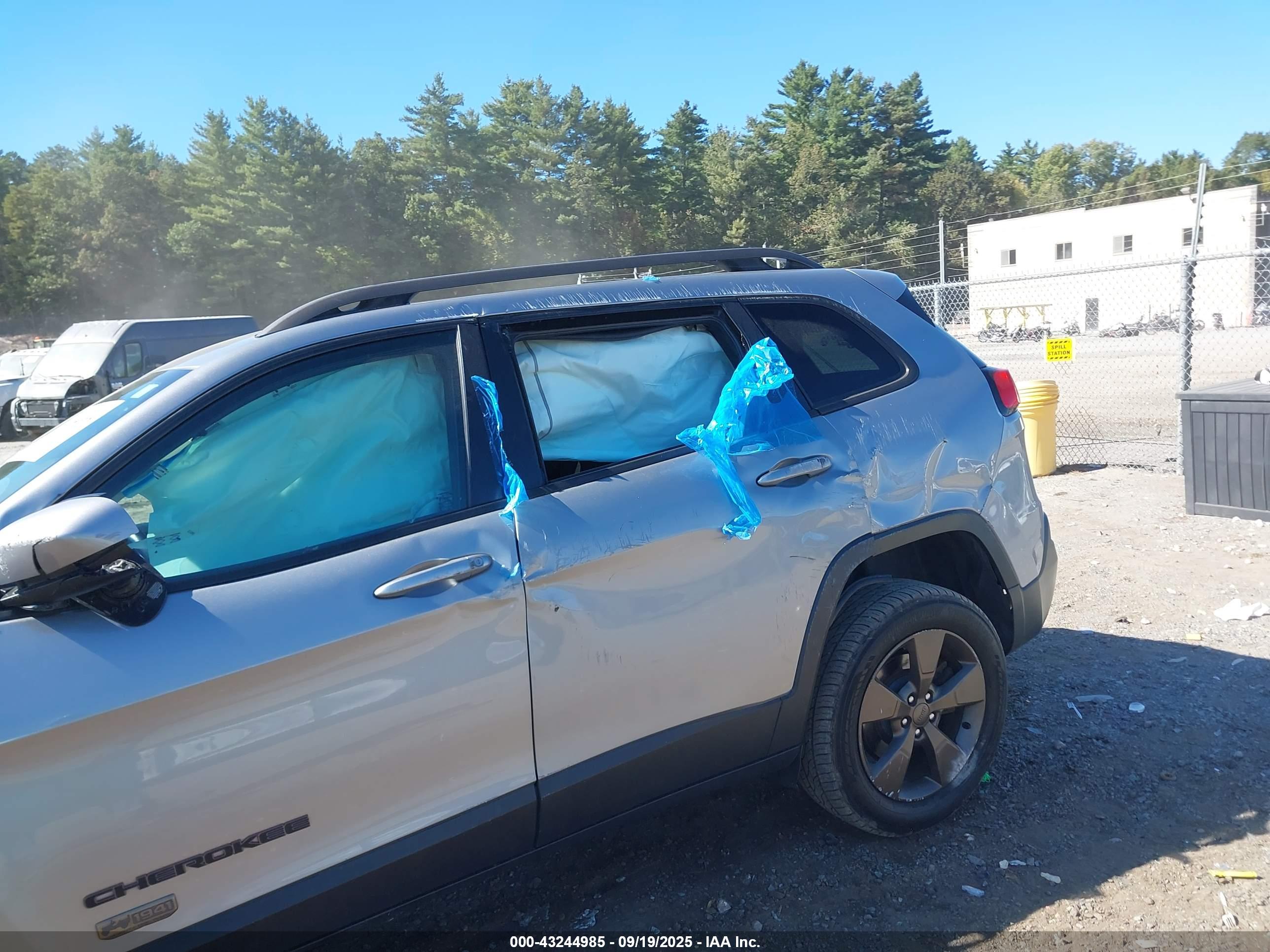 JEEP CHEROKEE image 6